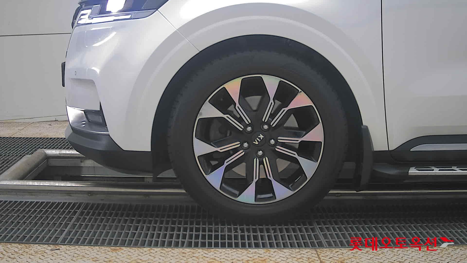 Kia - Carnival | KA4 (D)2.2 Signature 9 2WD AT 21