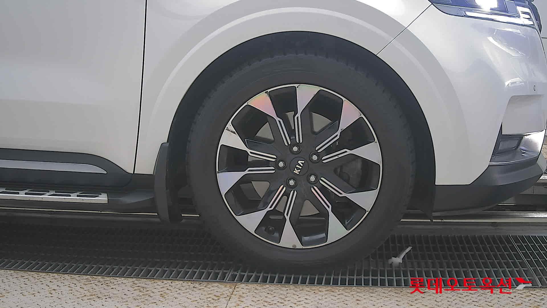 Kia - Carnival | KA4 (D)2.2 Signature 9 2WD AT 23