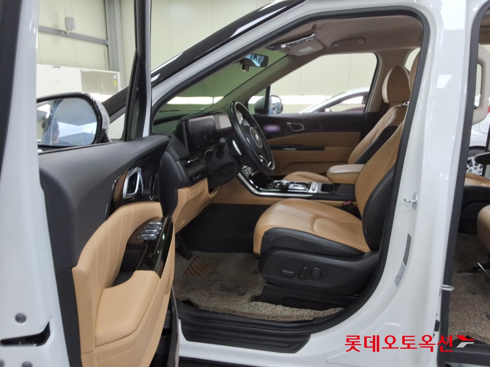 Kia - Carnival | KA4 (D)2.2 Signature 9 2WD AT 36