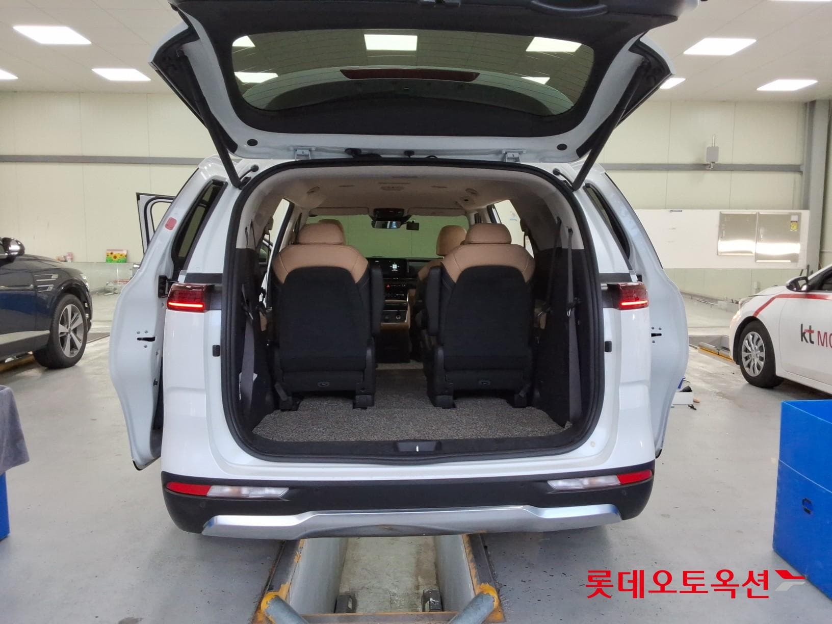 Kia - Carnival | KA4 (D)2.2 Signature 9 2WD AT 39