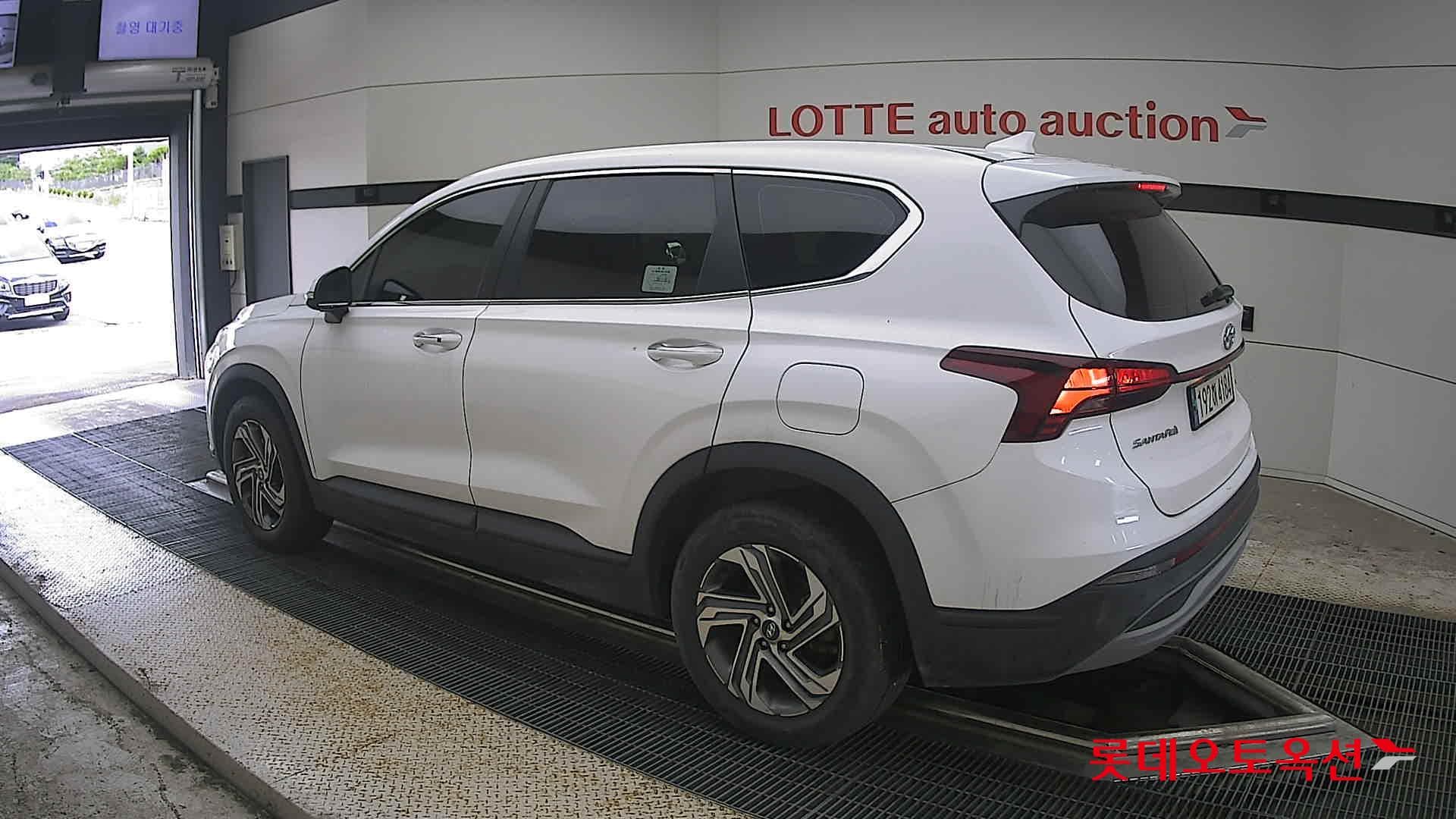 Hyundai - Santa Fe | THE NEW SANTAFE (D) 2.2 Exclusive 5Seater 4WD 8