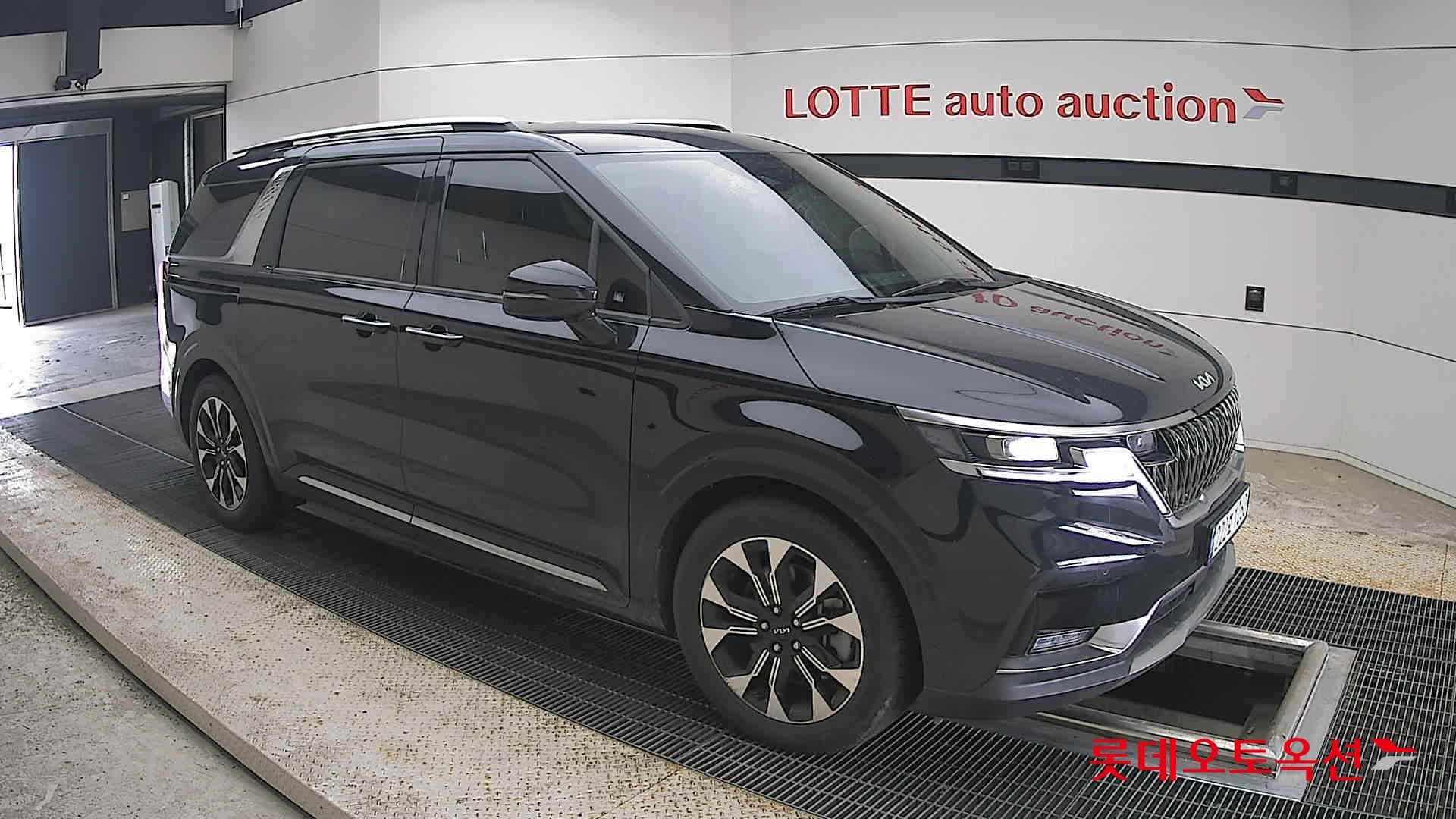 Kia - Carnival | KA4 (D) 2.2 Noblesse 9Seater 18