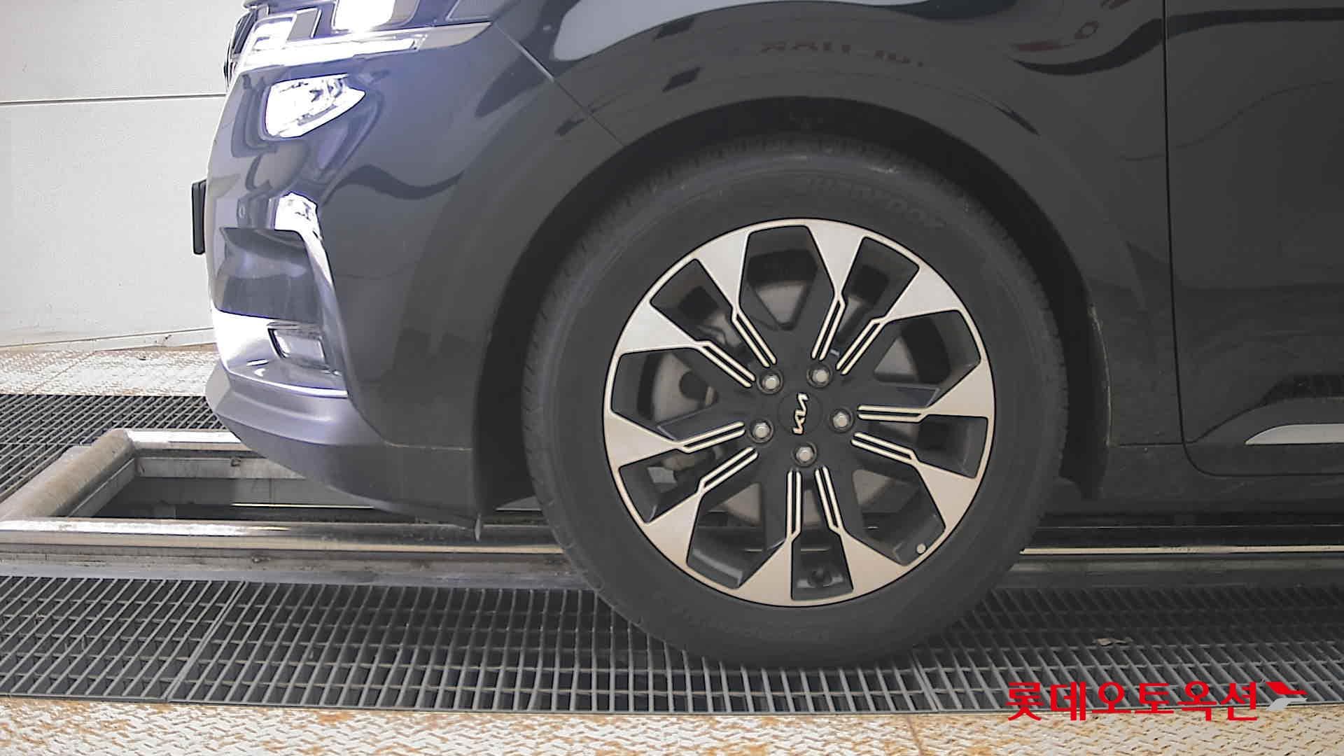 Kia - Carnival | KA4 (D) 2.2 Noblesse 9Seater 21