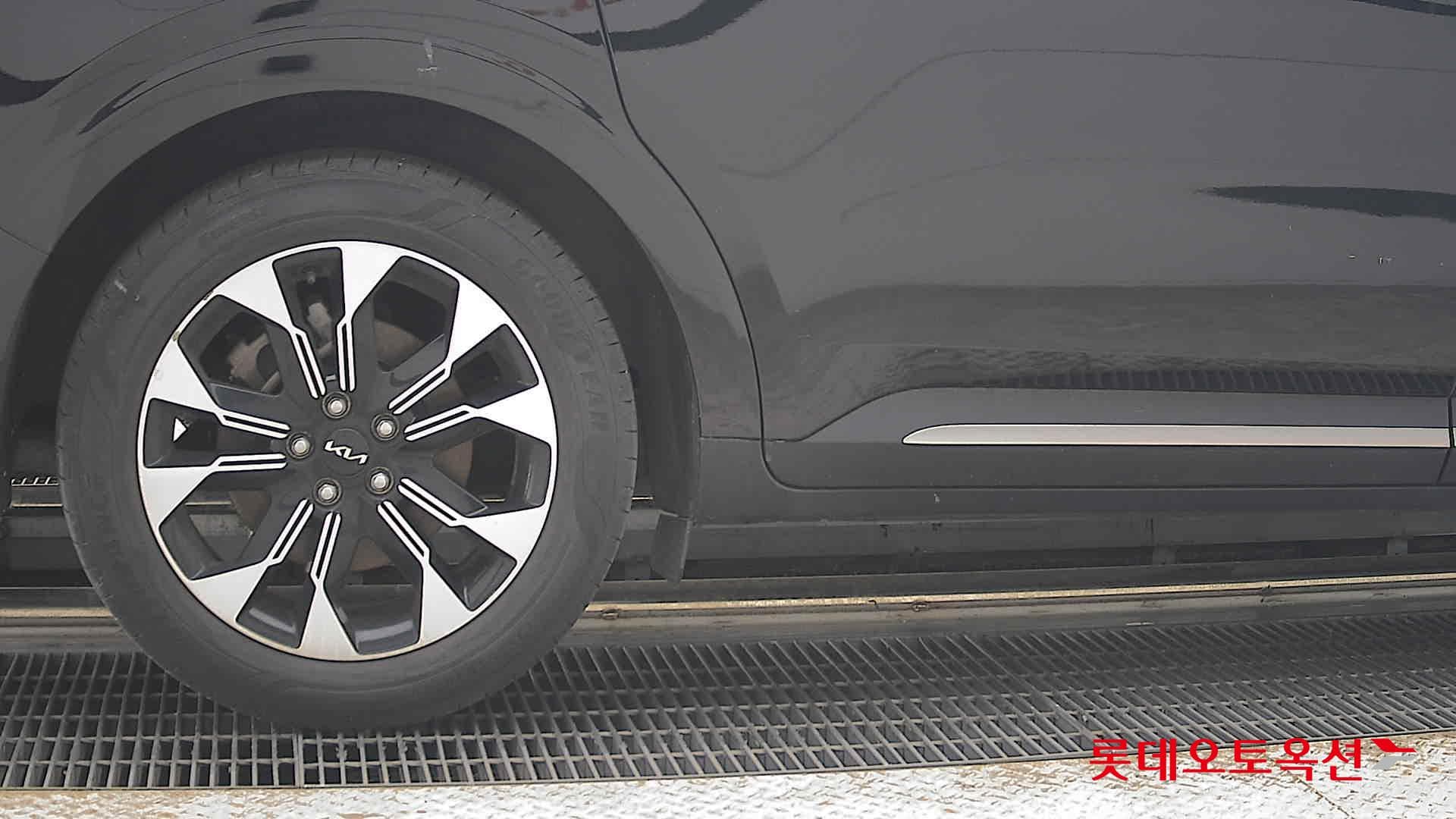 Kia - Carnival | KA4 (D) 2.2 Noblesse 9Seater 24