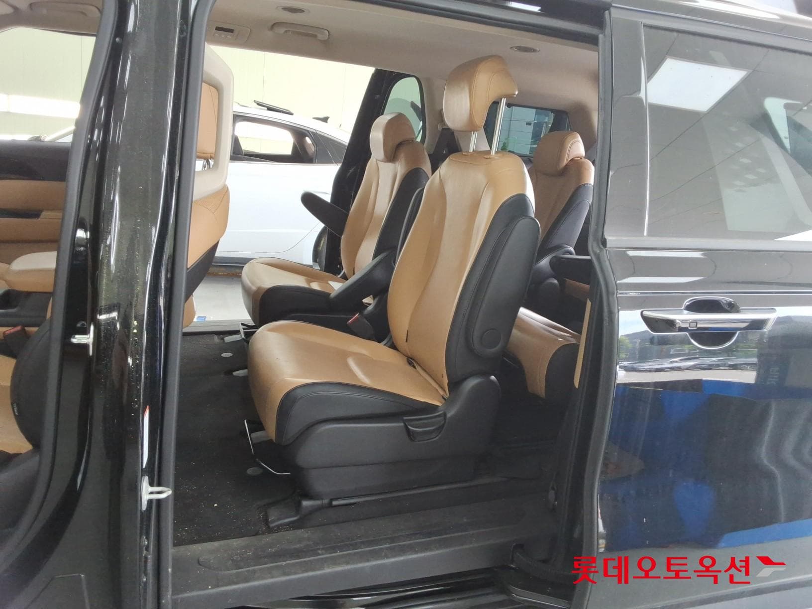 Kia - Carnival | KA4 (D) 2.2 Noblesse 9Seater 38