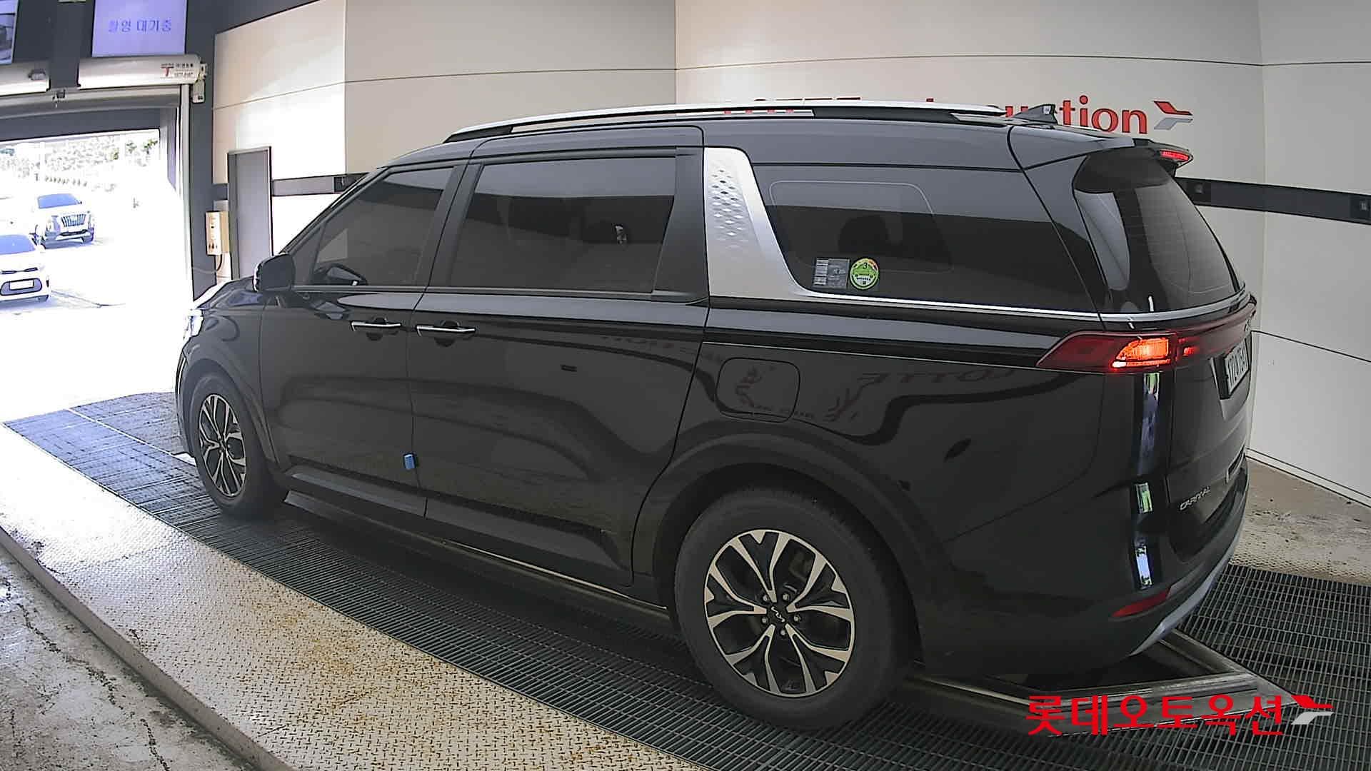 Kia - Carnival | KA4 (D) 2.2 Prestige 9Seater 8