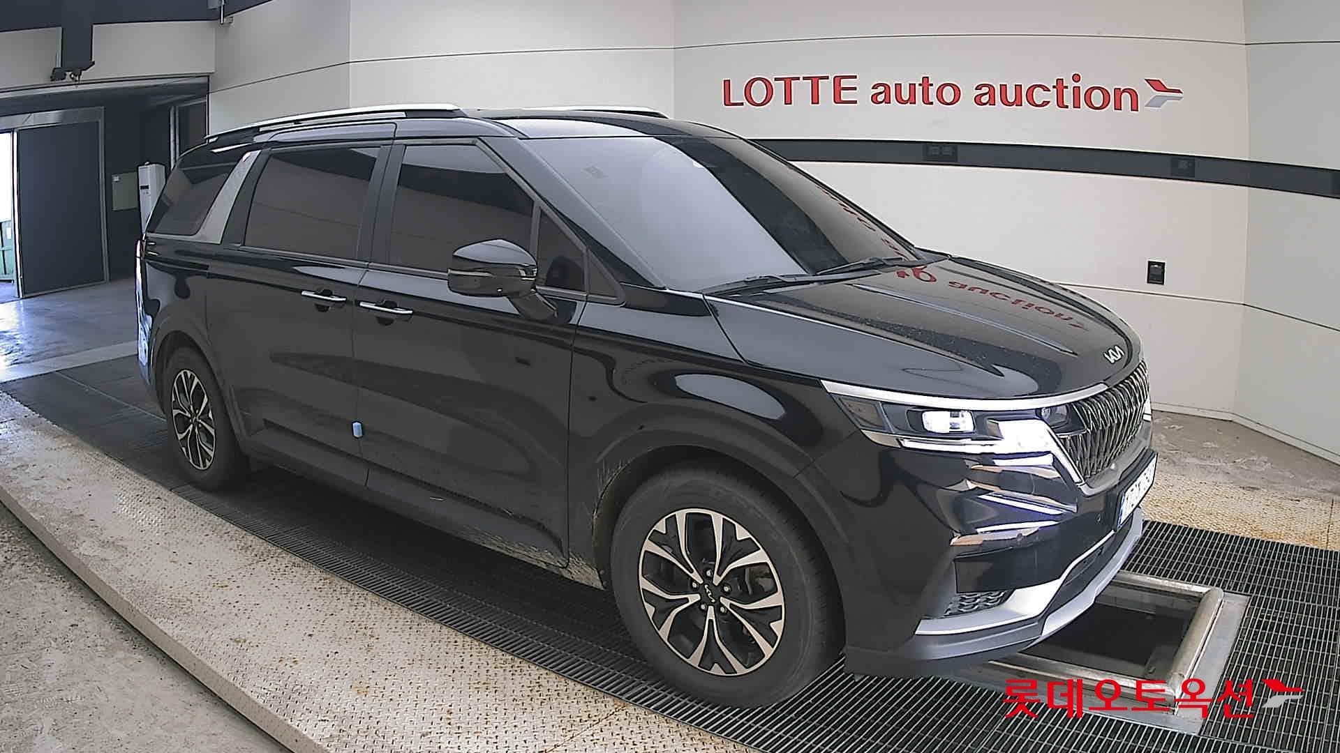 Kia - Carnival | KA4 (D) 2.2 Prestige 9Seater 18