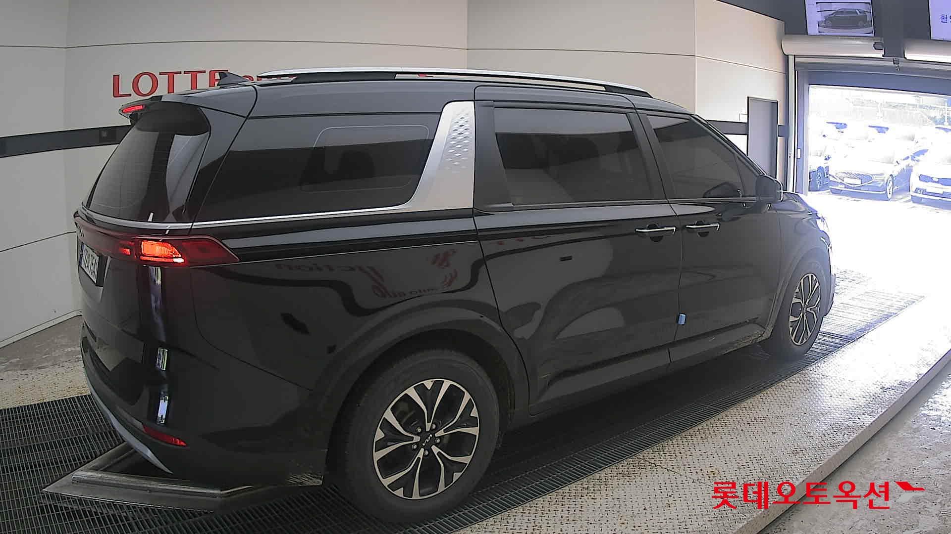 Kia - Carnival | KA4 (D) 2.2 Prestige 9Seater 14