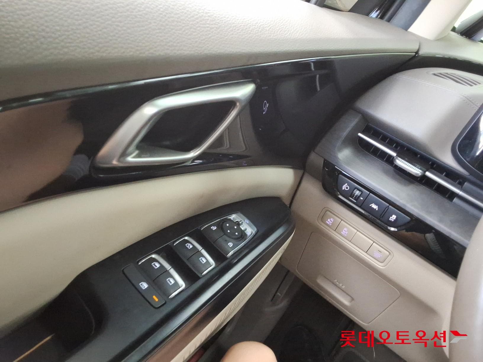 Kia - Carnival | KA4 (D) 2.2 Prestige 9Seater 28