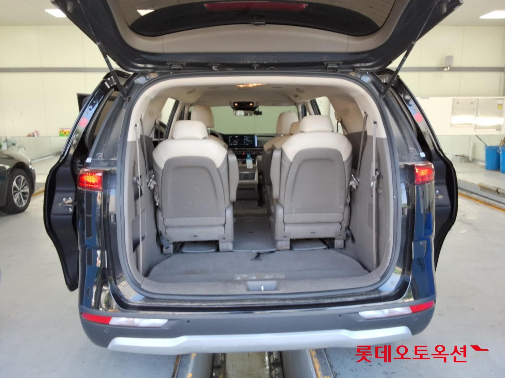 Kia - Carnival | KA4 (D) 2.2 Prestige 9Seater 38