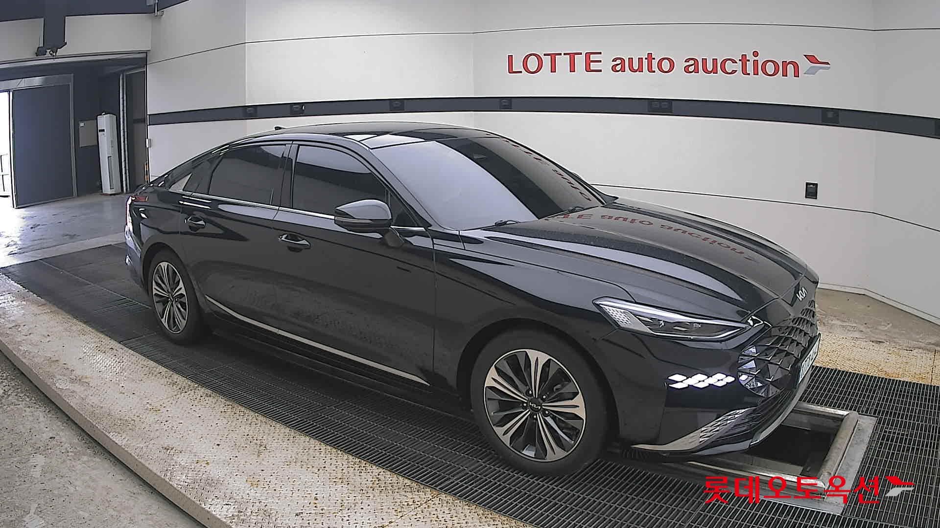 Kia - K8 | (H)1.6 Signature Special 2WD AT 18