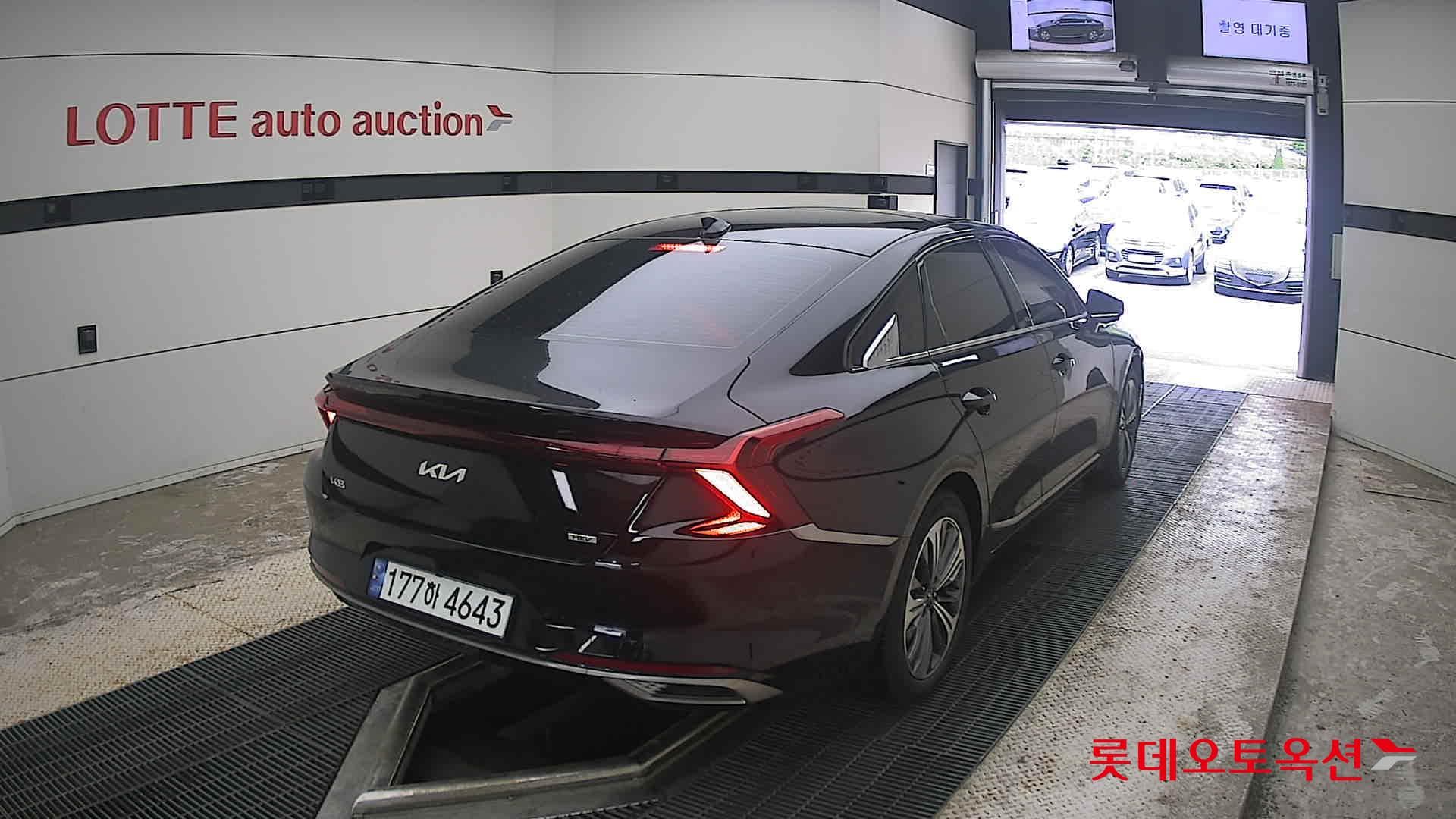 Kia - K8 | (H)1.6 Signature Special 2WD AT 13