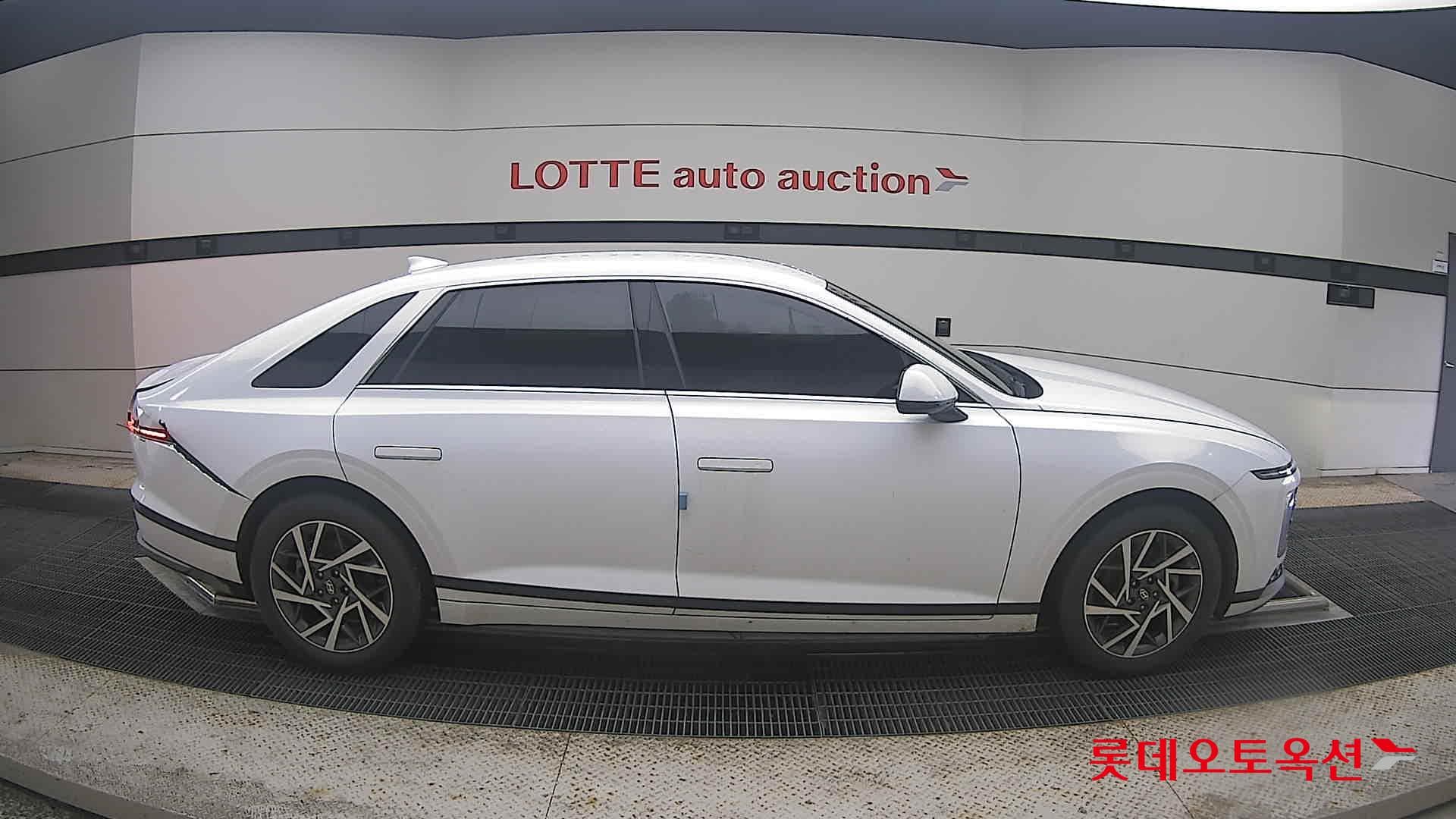 Hyundai - Grandeur | GN7 (H)1.6T Premium 2WD AT 16