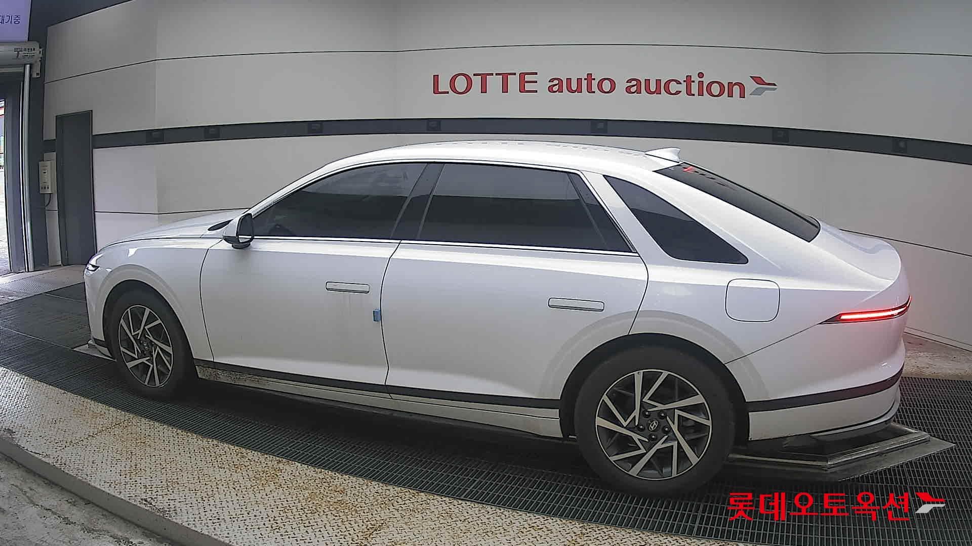 Hyundai - Grandeur | GN7 (H)1.6T Premium 2WD AT 7