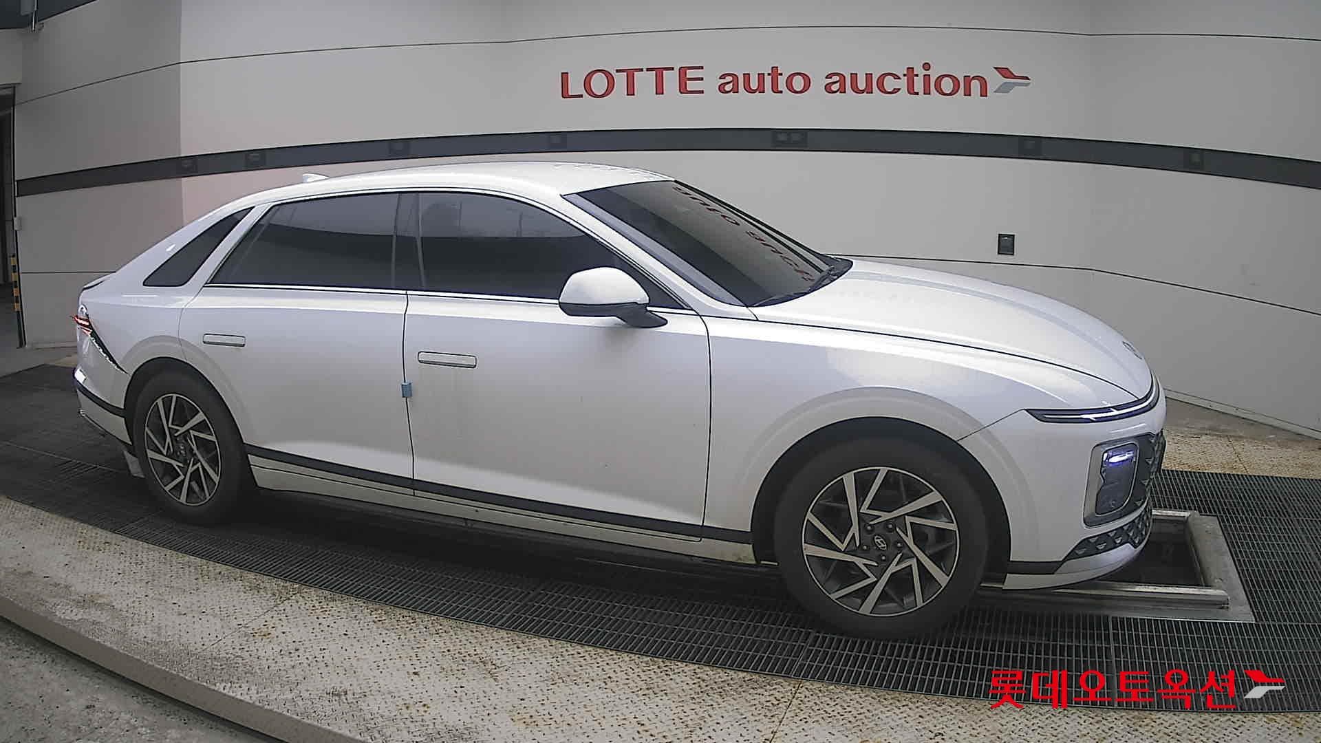 Hyundai - Grandeur | GN7 (H)1.6T Premium 2WD AT 17