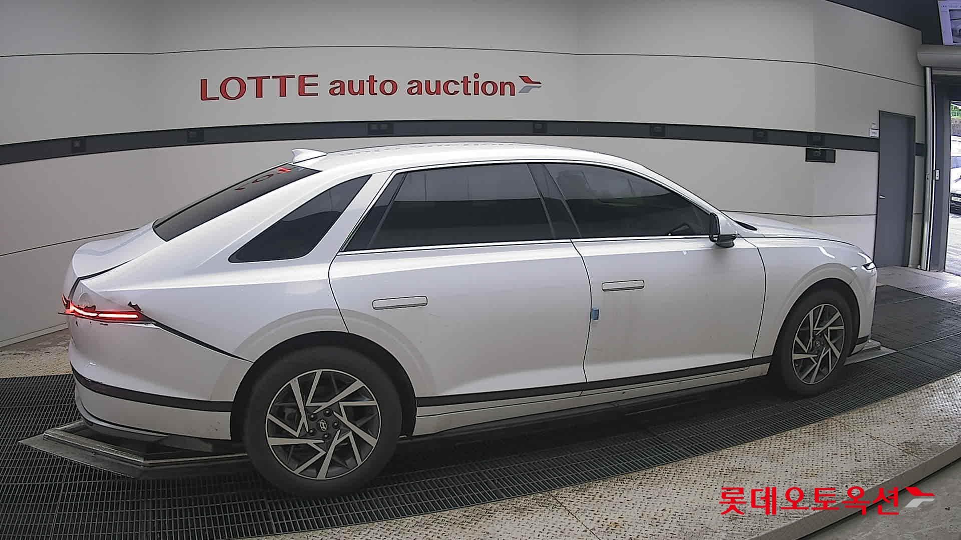 Hyundai - Grandeur | GN7 (H)1.6T Premium 2WD AT 15