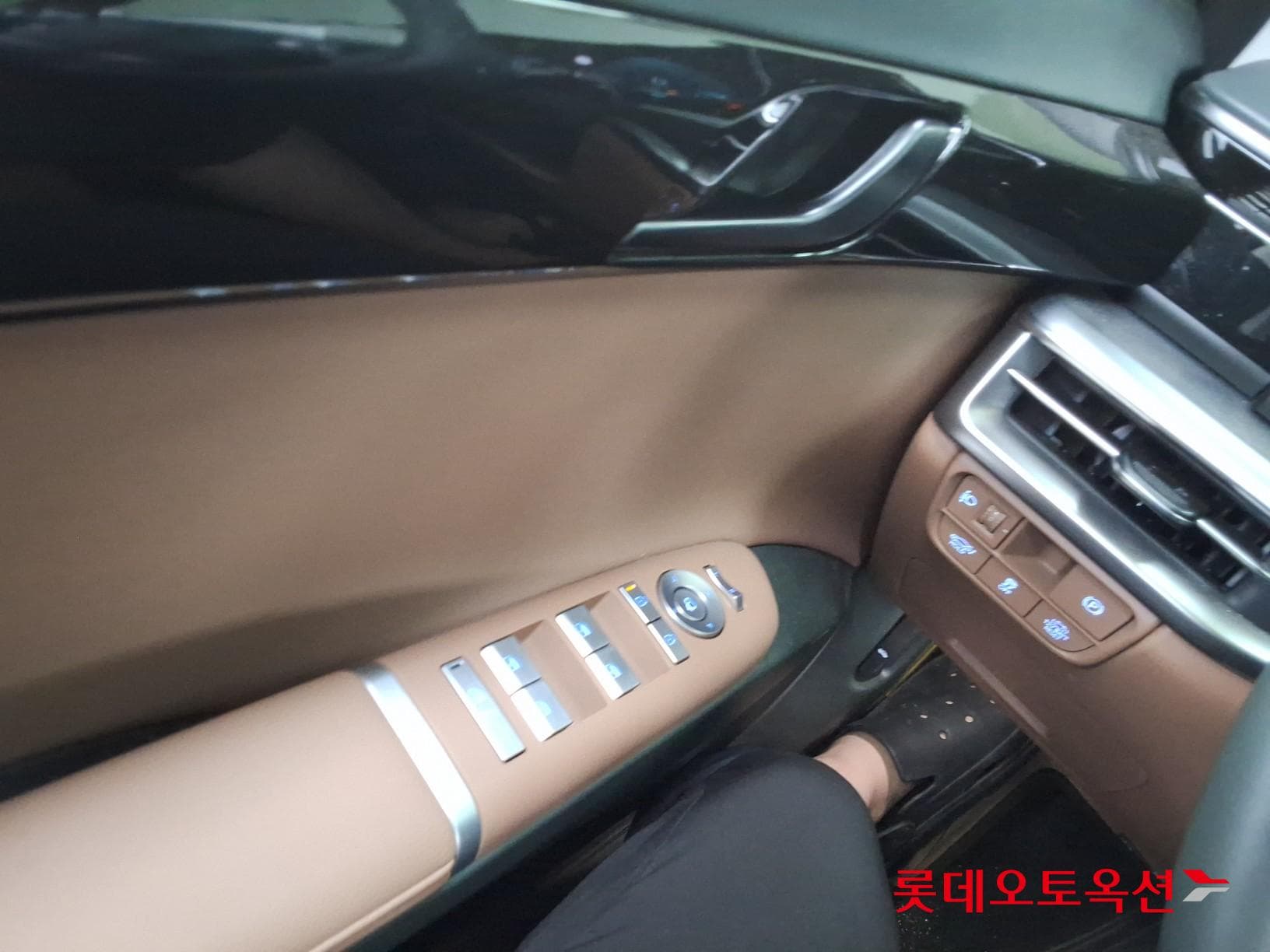 Hyundai - Grandeur | GN7 (H)1.6T Premium 2WD AT 28