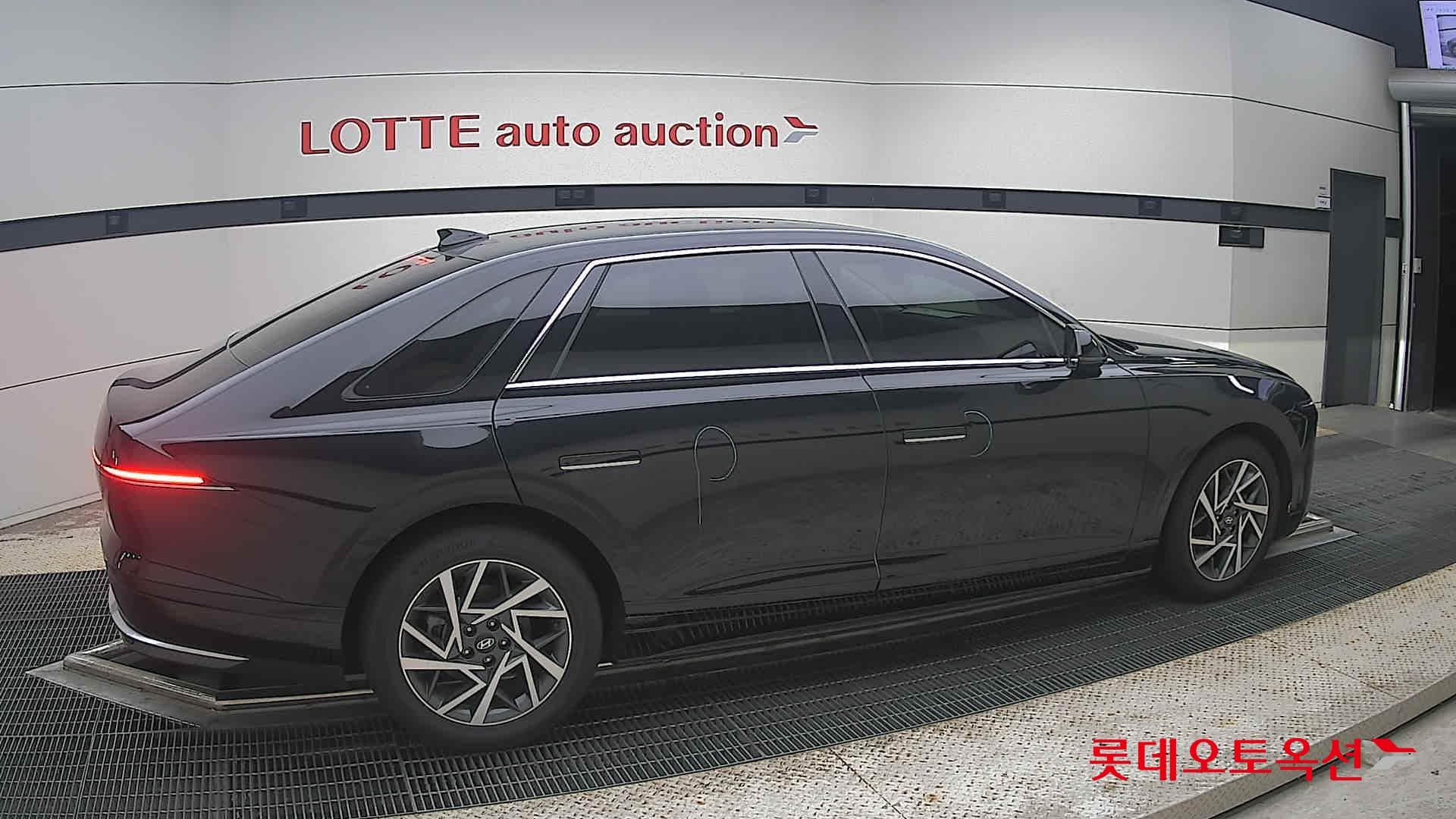 Hyundai - Grandeur | GN7 (H)1.6T Premium 2WD AT 15