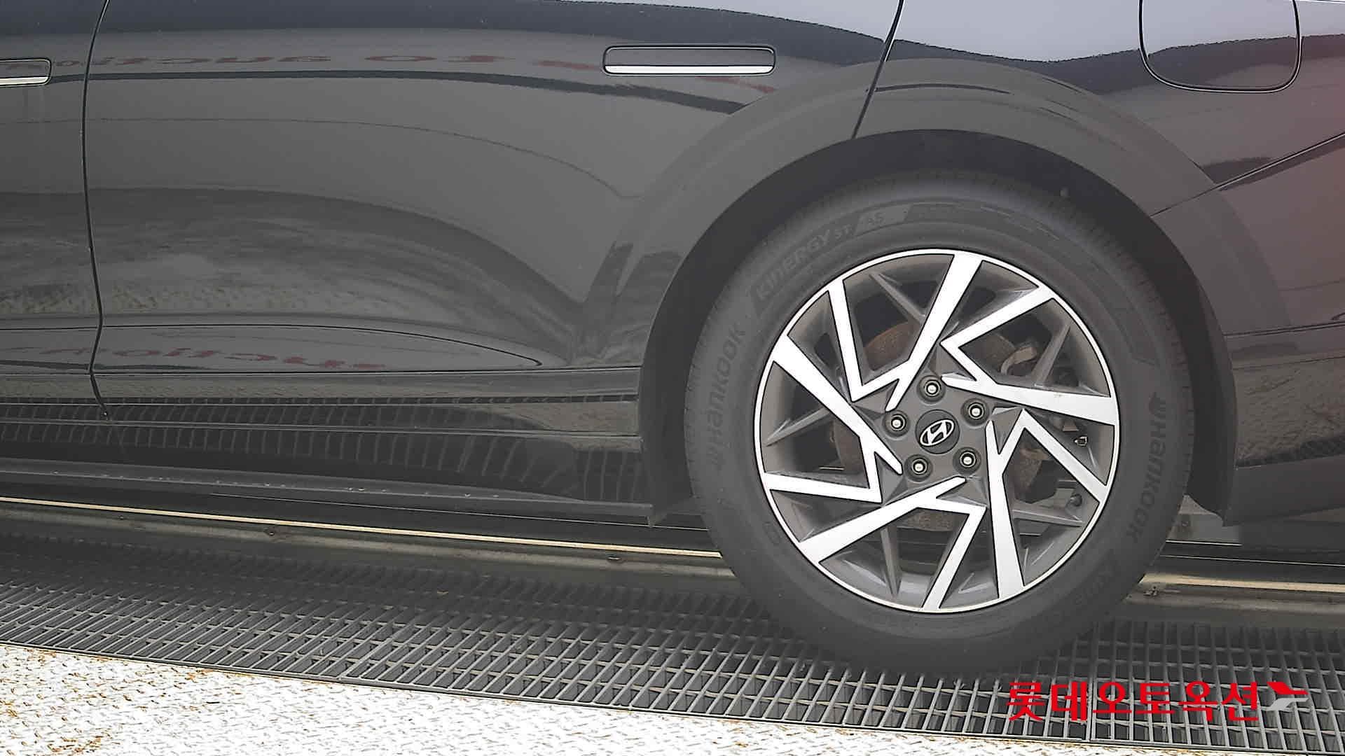 Hyundai - Grandeur | GN7 (H)1.6T Premium 2WD AT 22