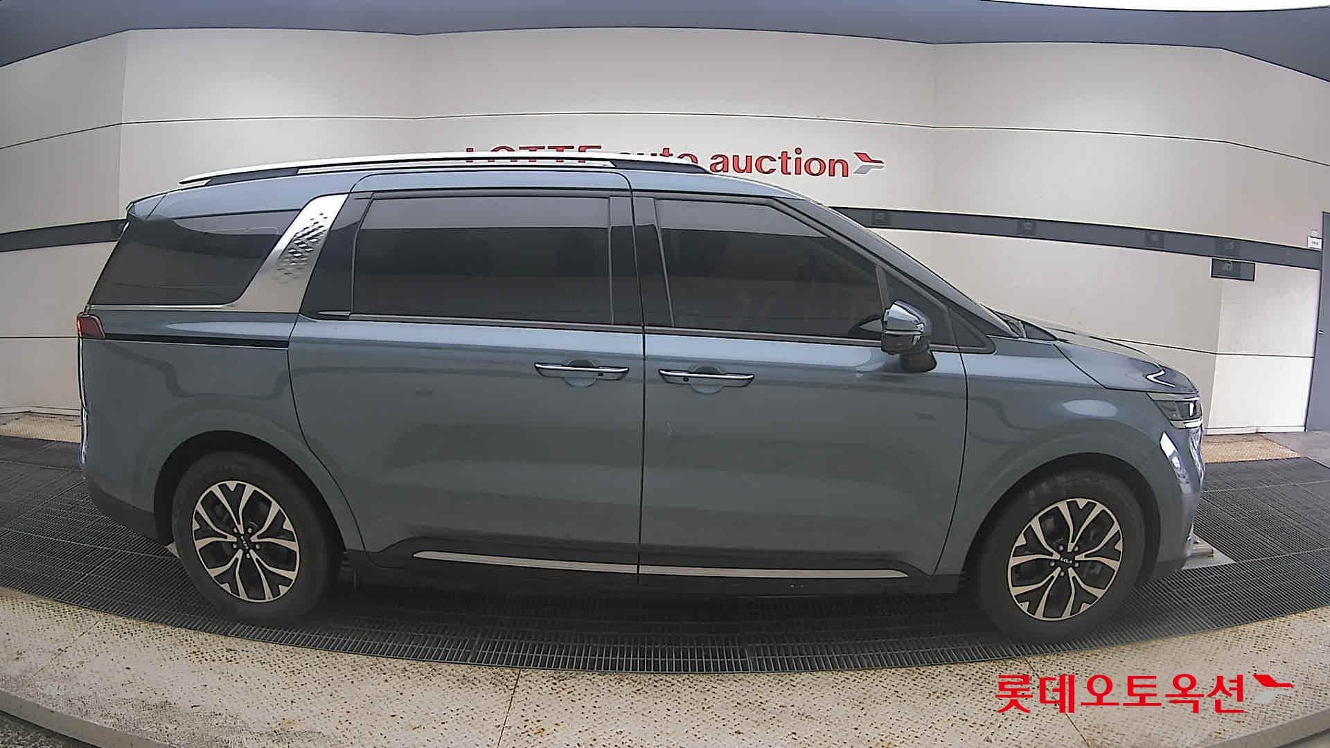 Kia - Carnival | KA4 (D) 2.2 Noblesse 9Seater 16