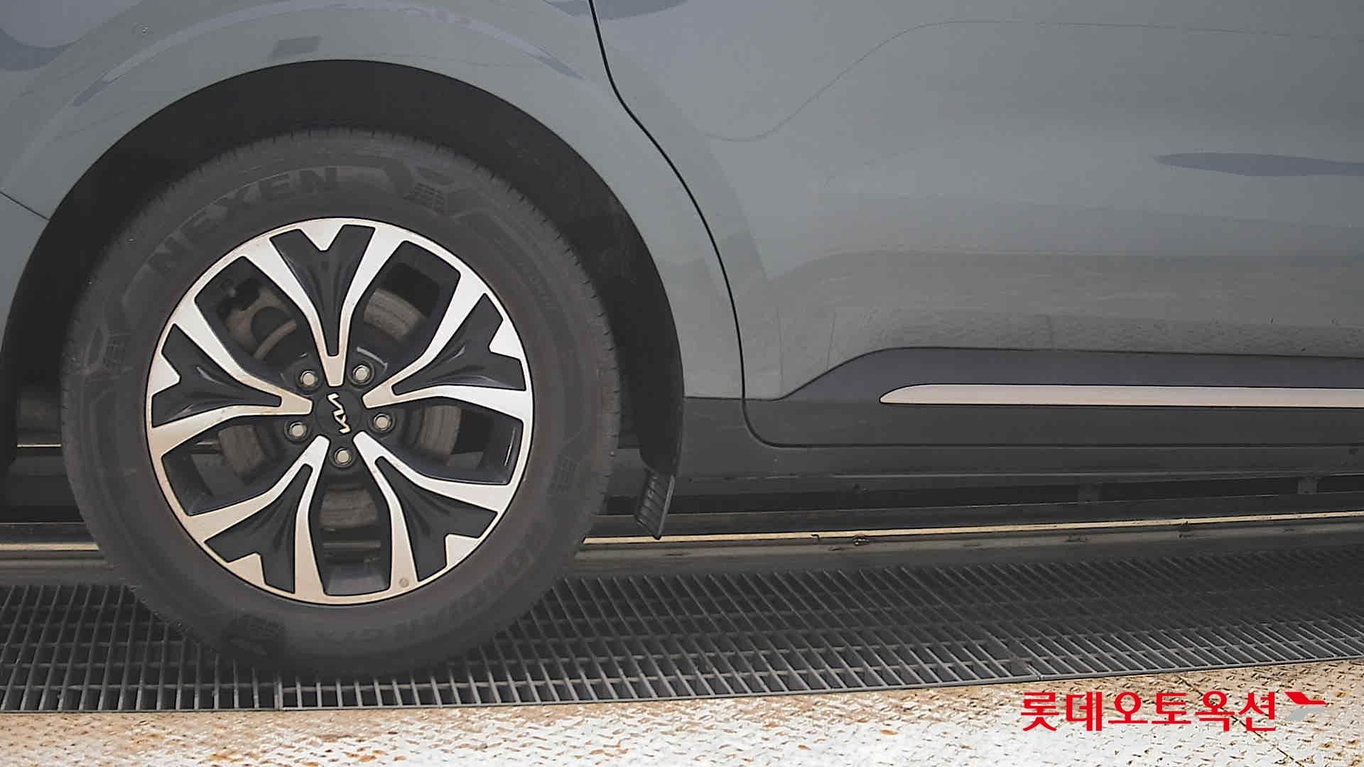Kia - Carnival | KA4 (D) 2.2 Noblesse 9Seater 24