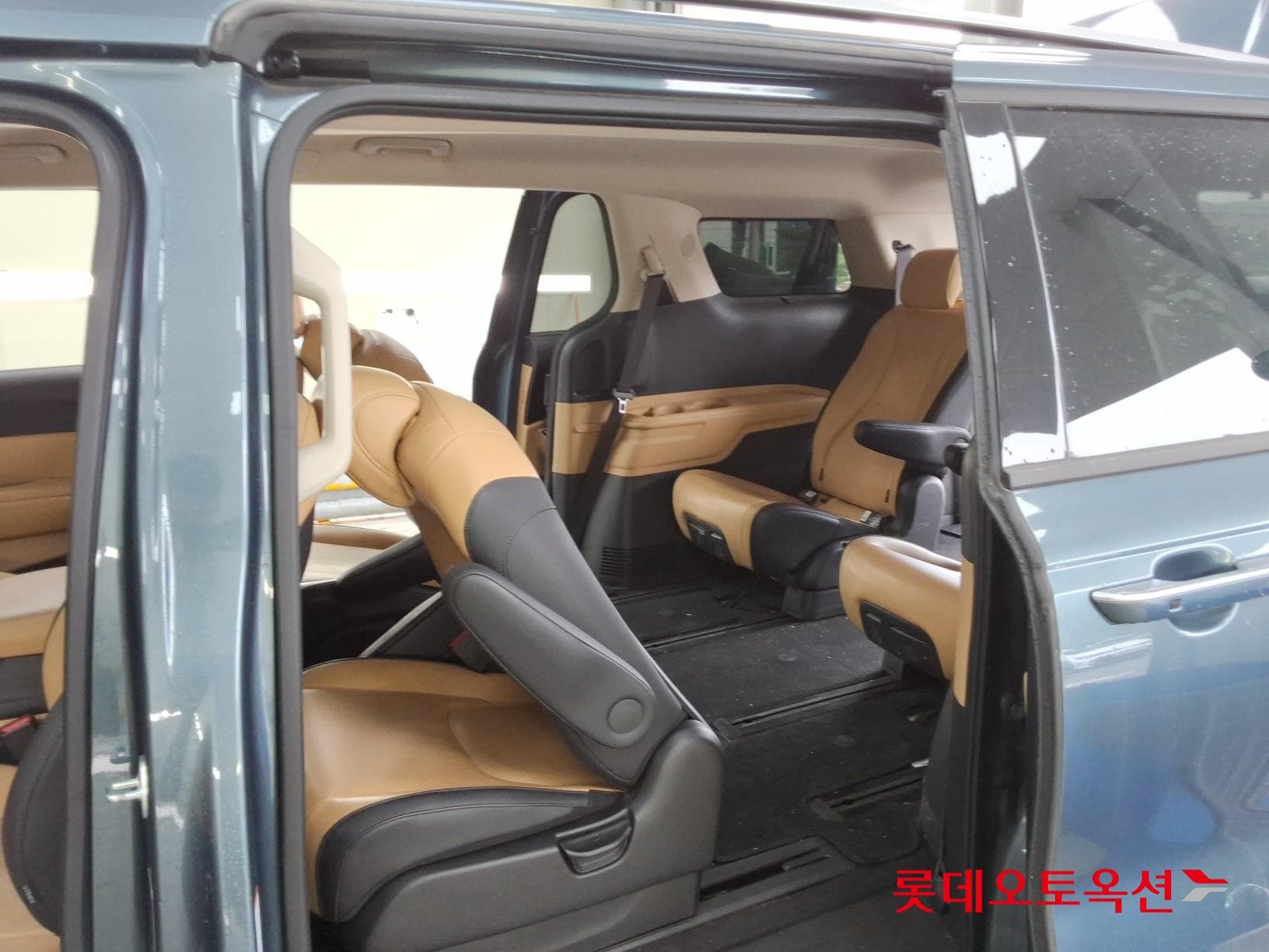 Kia - Carnival | KA4 (D) 2.2 Noblesse 9Seater 37