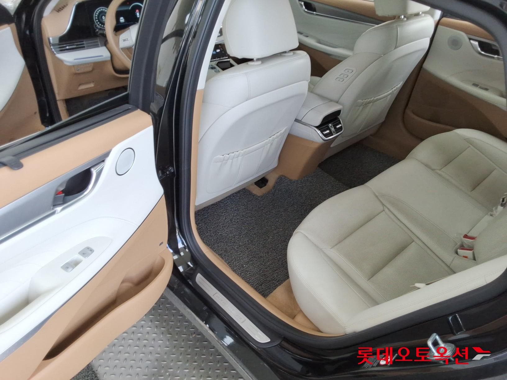 Hyundai - Grandeur | THE NEW (G) 3.3 37