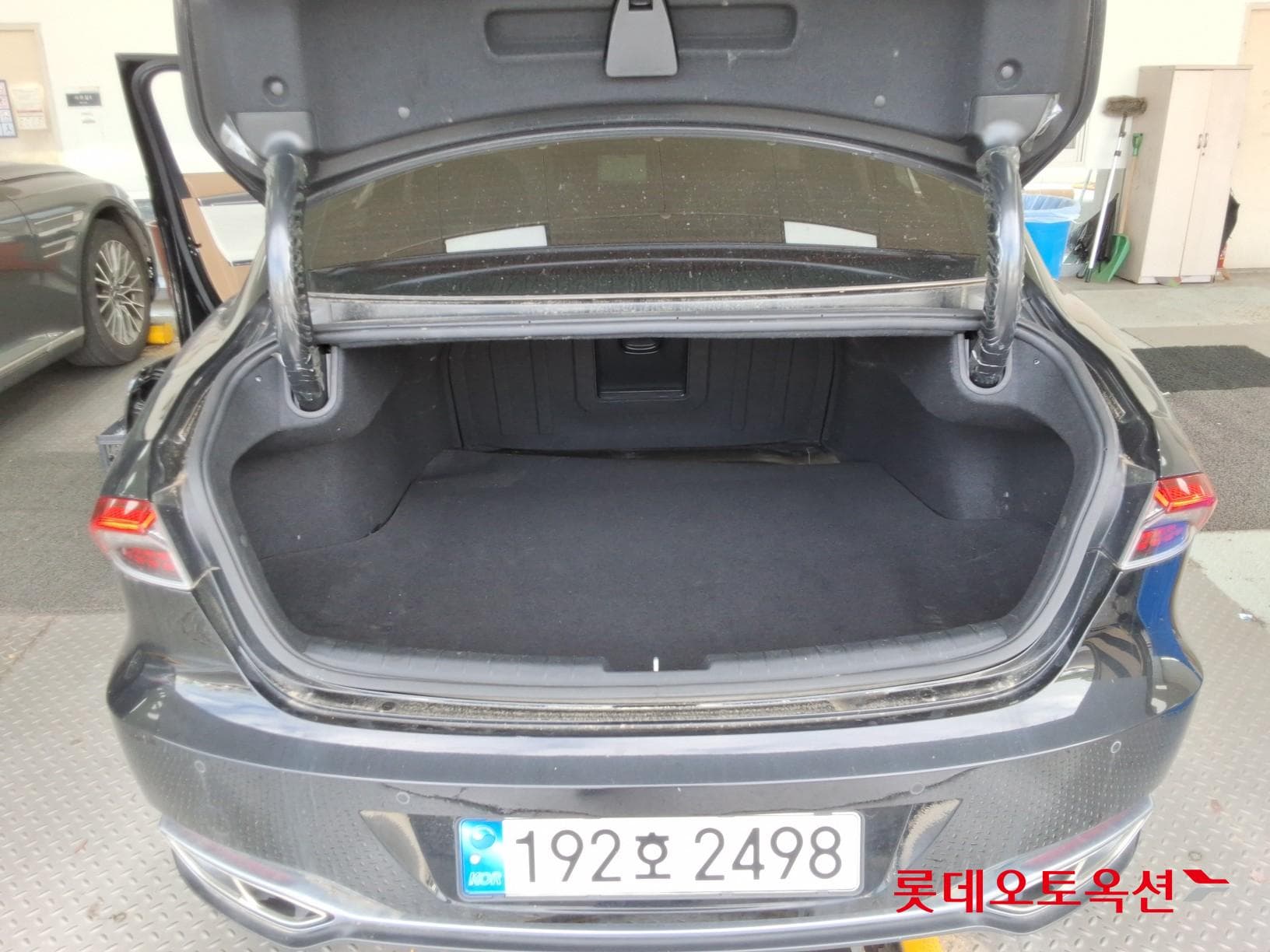 Hyundai - Grandeur | THE NEW (G) 3.3 38
