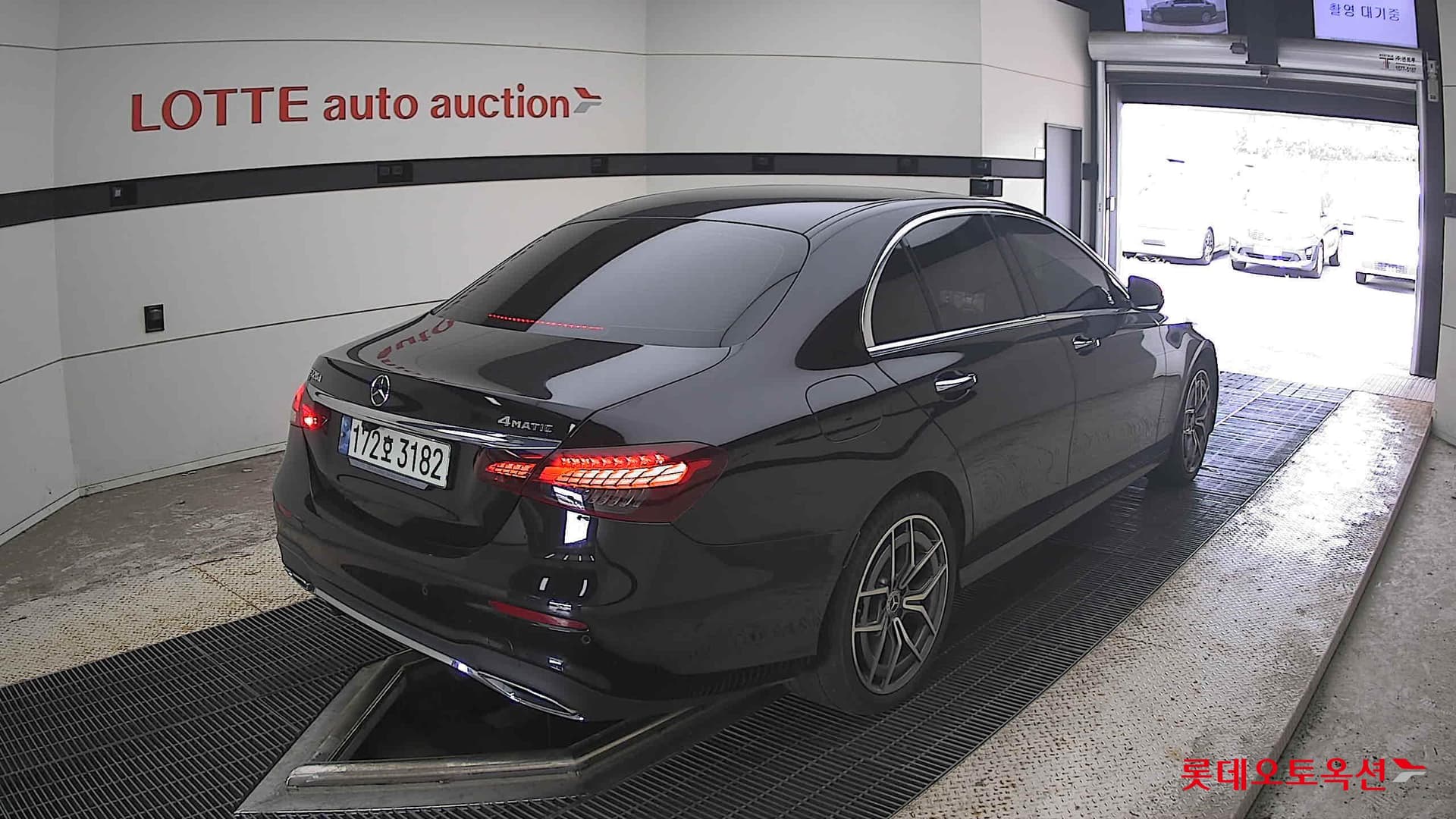 Mercedes-Benz - E-Class | NEW E220 4M AMG LINE KR4 (D) 2.0 12
