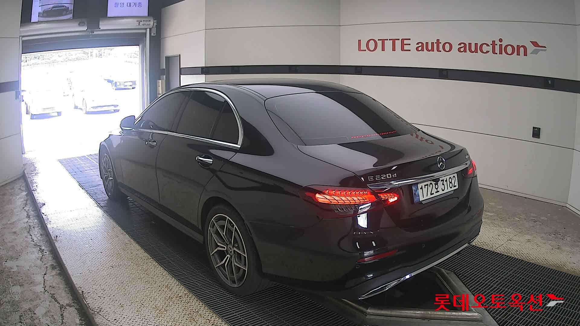 Mercedes-Benz - E-Class | NEW E220 4M AMG LINE KR4 (D) 2.0 10