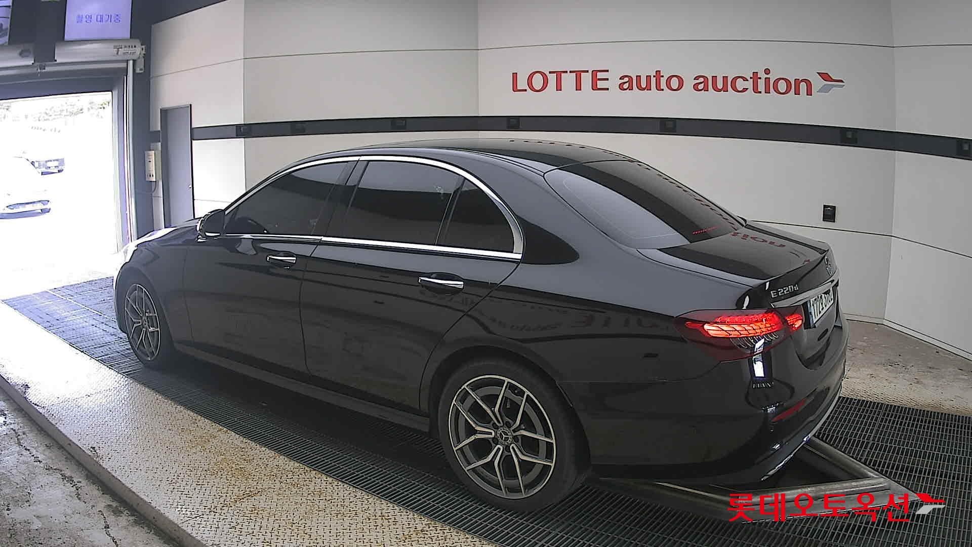 Mercedes-Benz - E-Class | NEW E220 4M AMG LINE KR4 (D) 2.0 8
