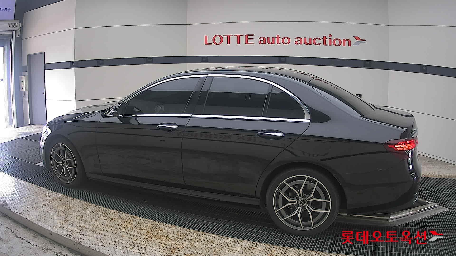 Mercedes-Benz - E-Class | NEW E220 4M AMG LINE KR4 (D) 2.0 7