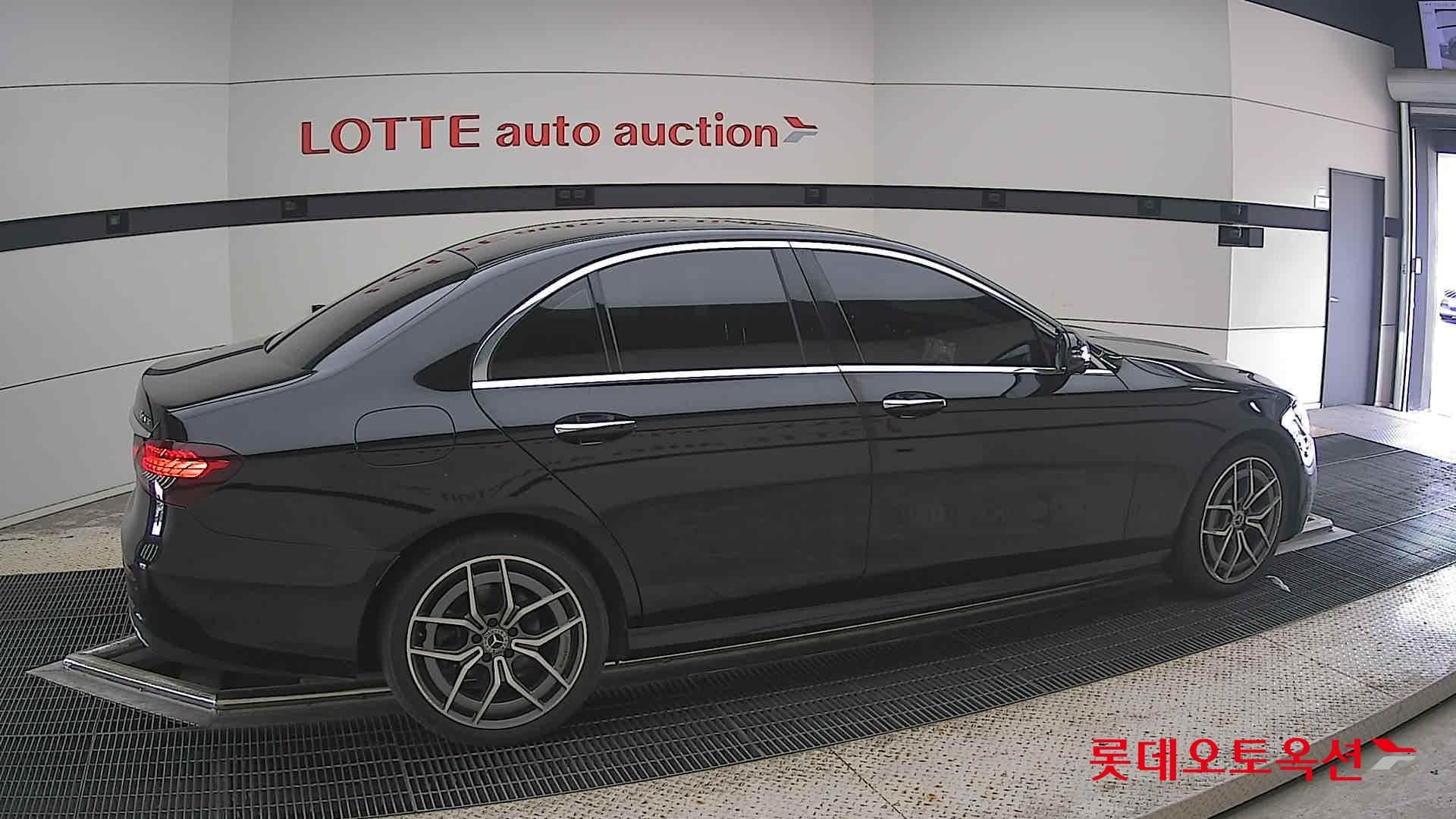 Mercedes-Benz - E-Class | NEW E220 4M AMG LINE KR4 (D) 2.0 15