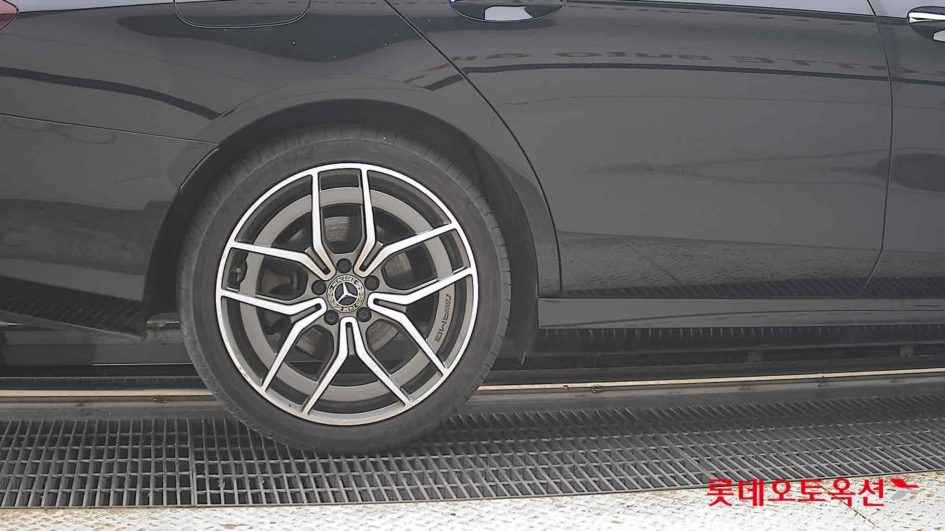 Mercedes-Benz - E-Class | NEW E220 4M AMG LINE KR4 (D) 2.0 24