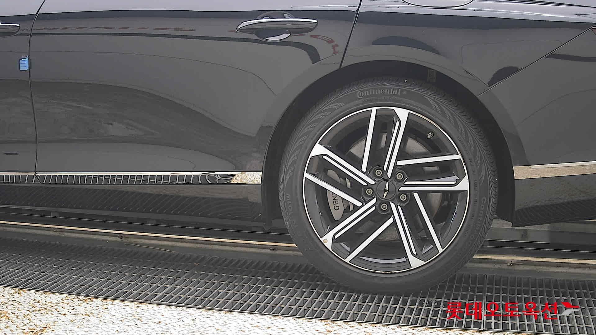 Genesis - G80 | (G)2.5T 19"B/ 2WD AT 22