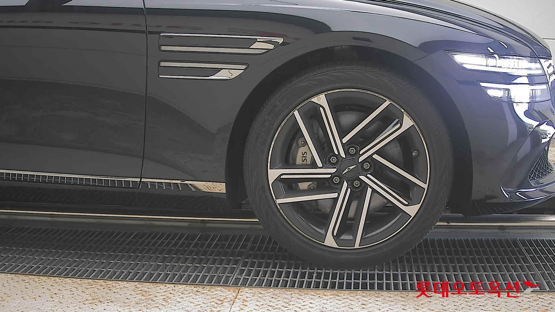 Genesis - G80 | (G)2.5T 19"B/ 2WD AT 23