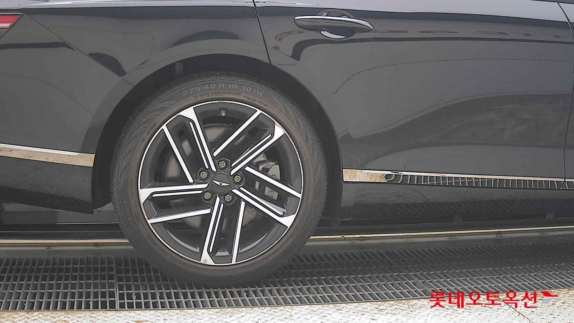 Genesis - G80 | (G)2.5T 19"B/ 2WD AT 24