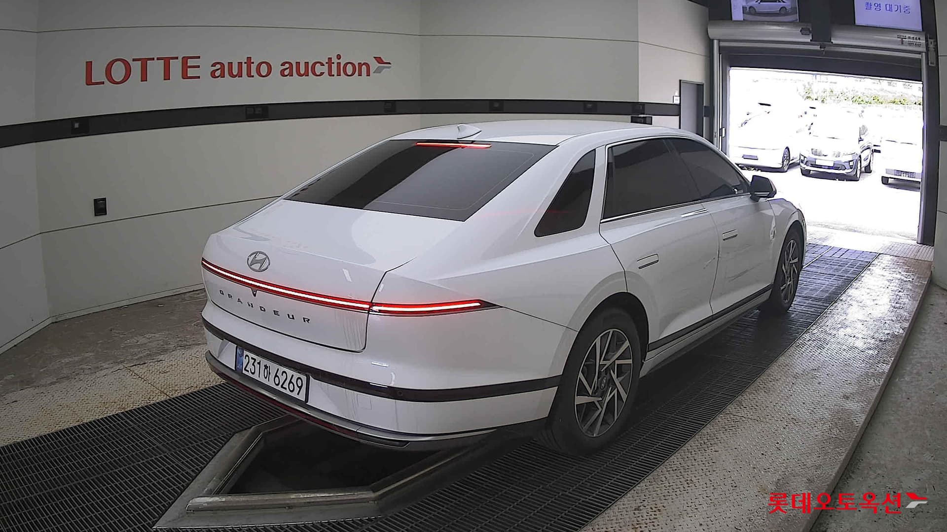 Hyundai - Grandeur | GN7 (H)1.6T Premium 2WD AT 12