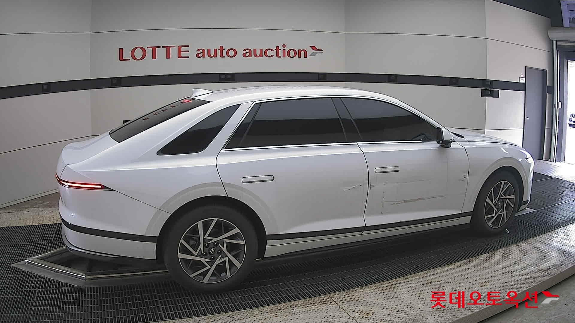 Hyundai - Grandeur | GN7 (H)1.6T Premium 2WD AT 15