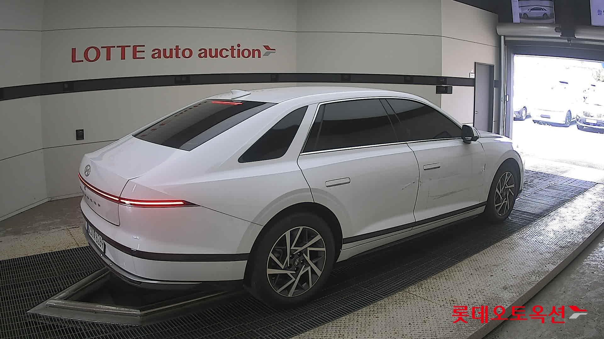 Hyundai - Grandeur | GN7 (H)1.6T Premium 2WD AT 14