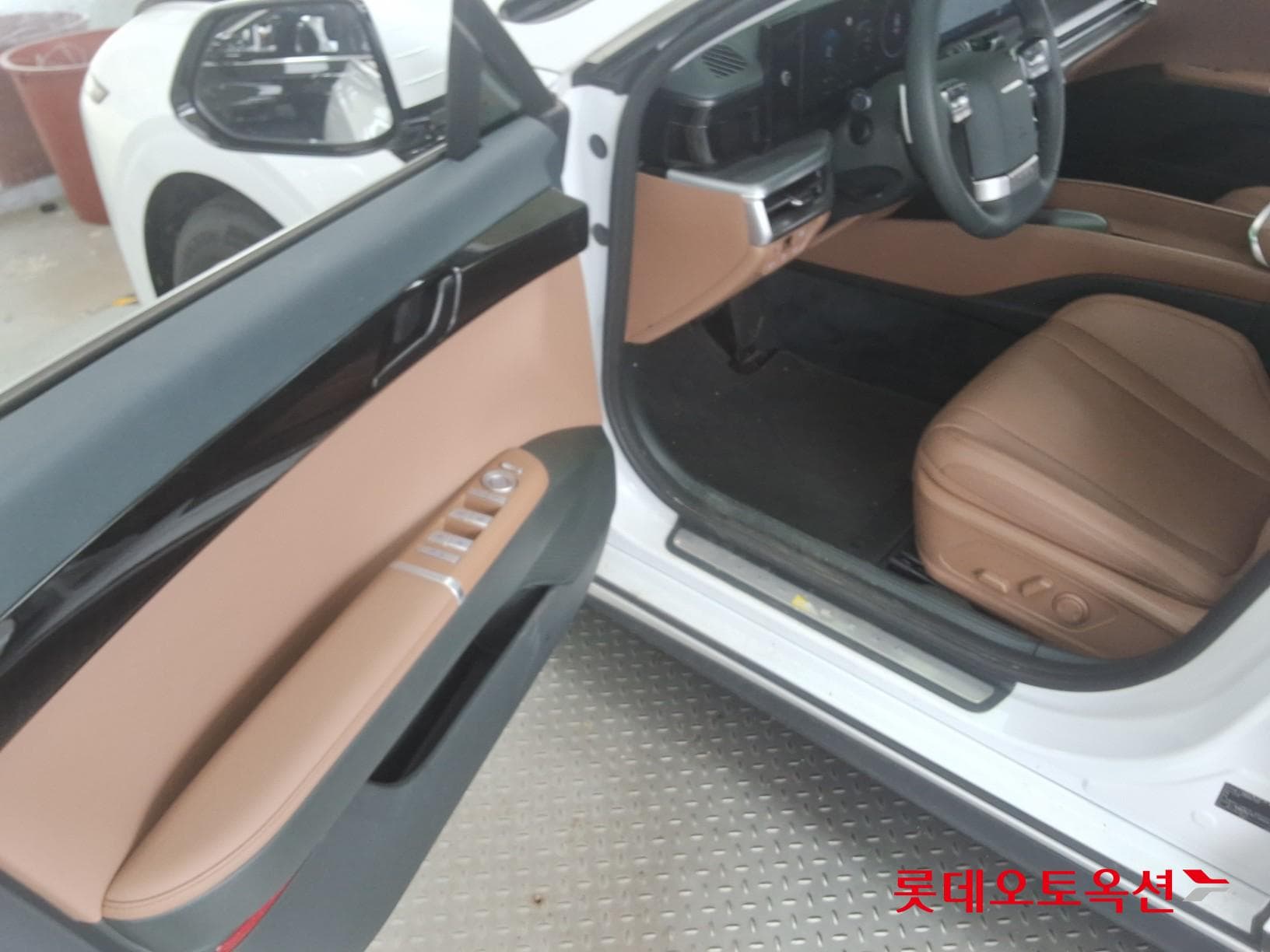 Hyundai - Grandeur | GN7 (H)1.6T Premium 2WD AT 36