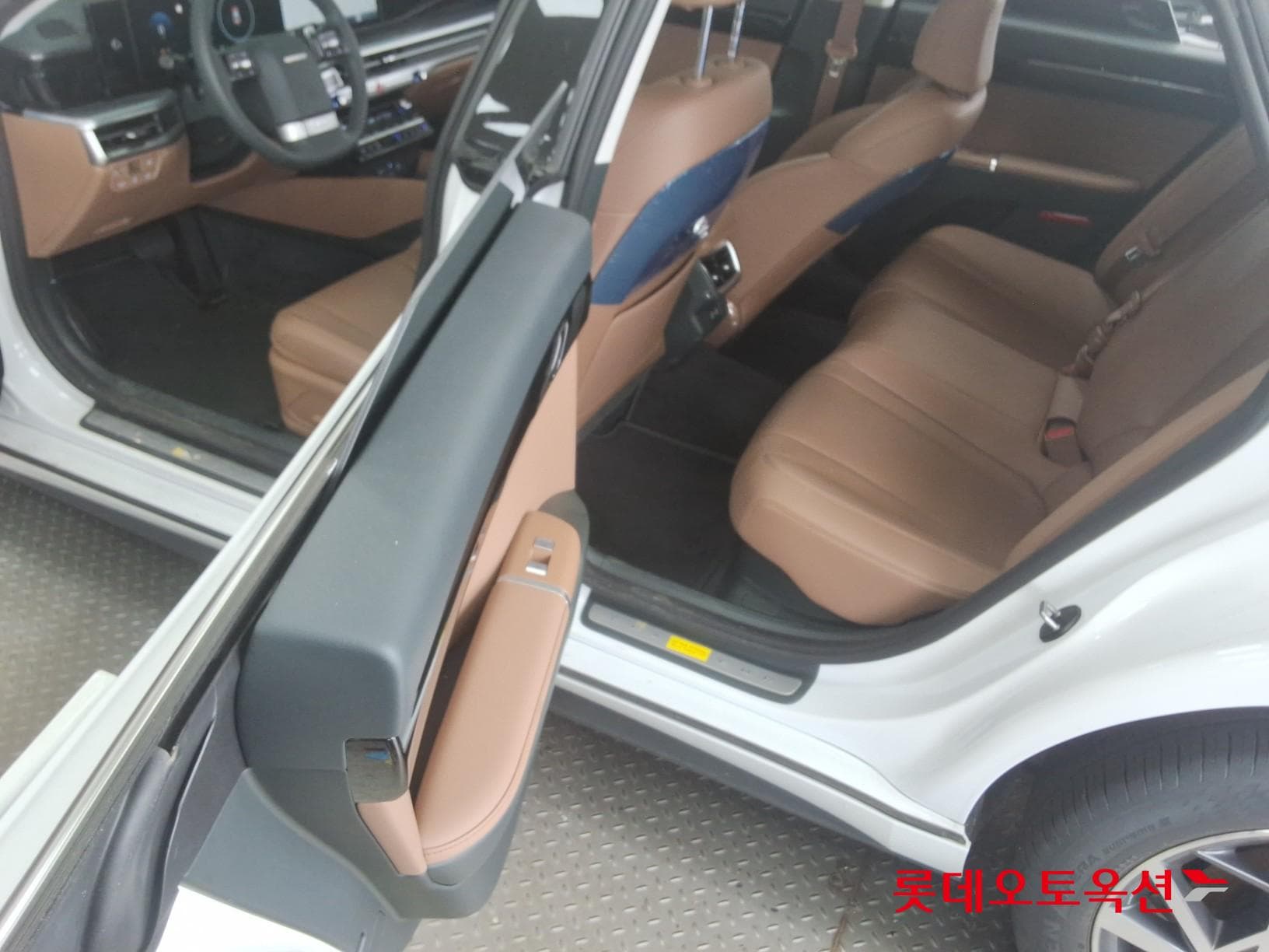 Hyundai - Grandeur | GN7 (H)1.6T Premium 2WD AT 37