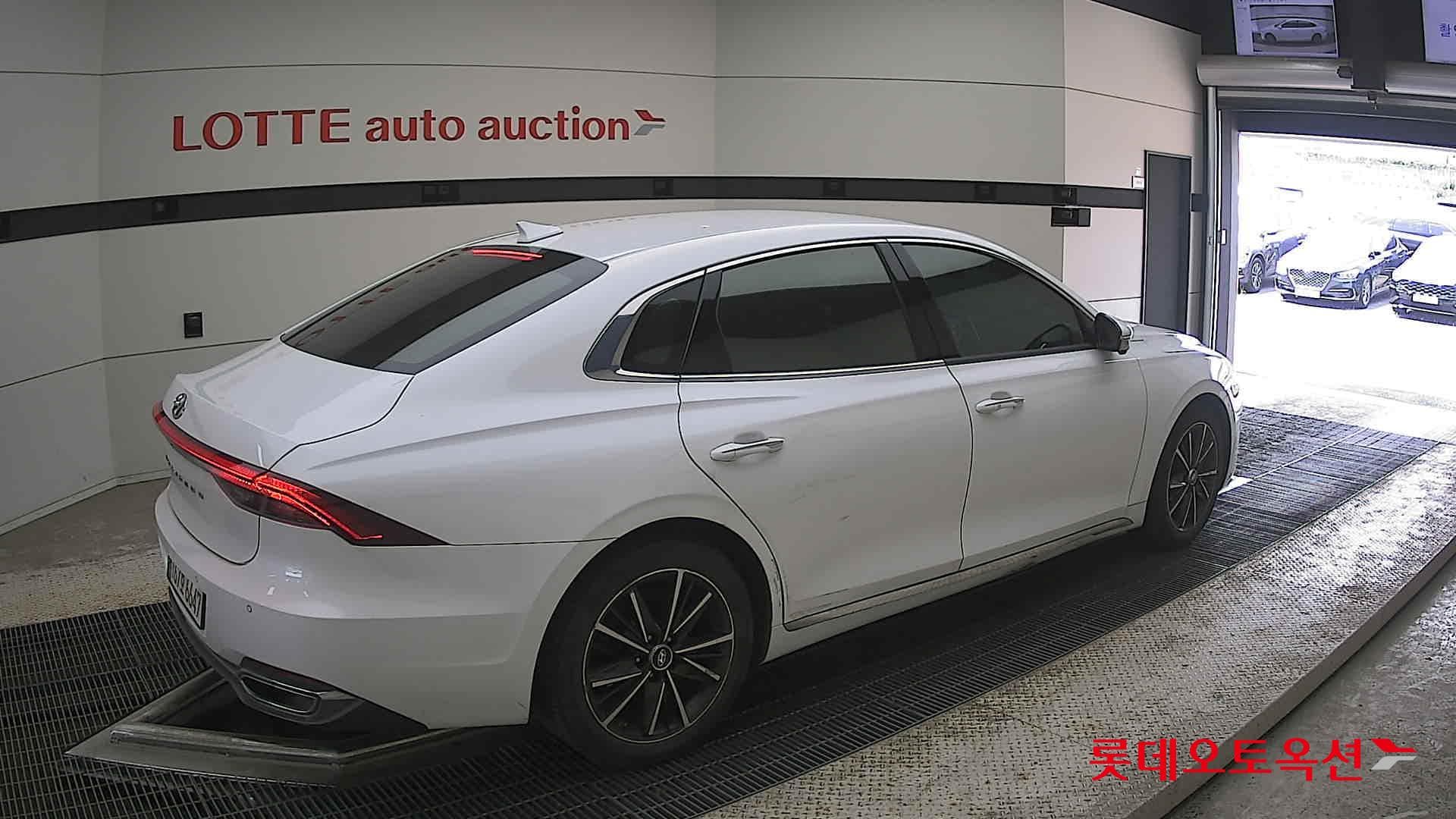 Hyundai - Grandeur | THE NEW (G) 2.5 14