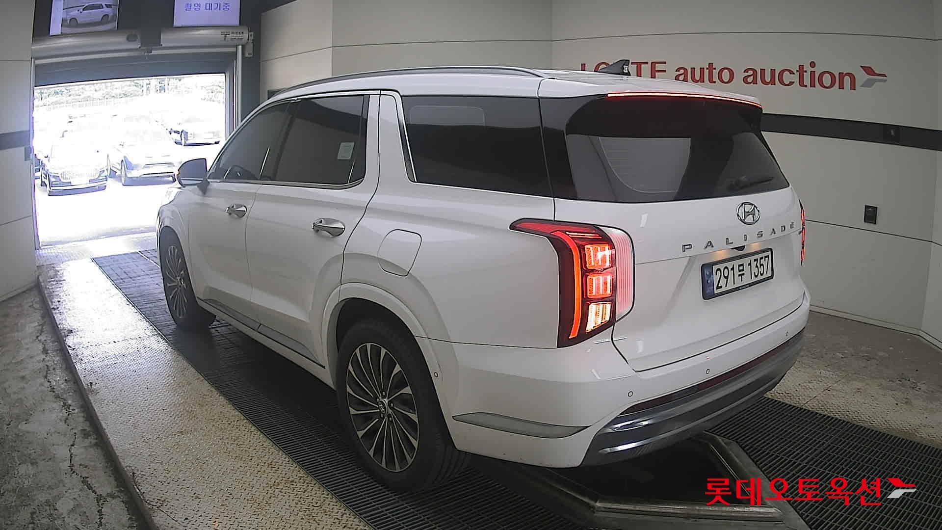 Hyundai - Palisade | (G) 3.8 4WD 7 10