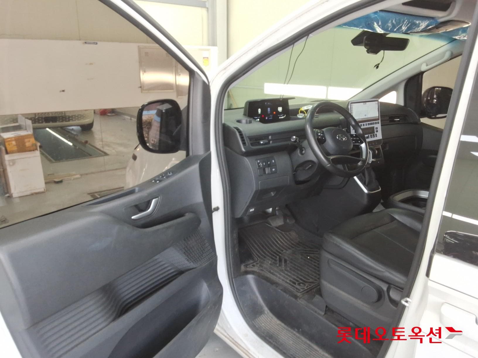Hyundai - Staria | (D) 2.2 Cargo 5Seater Modern 34