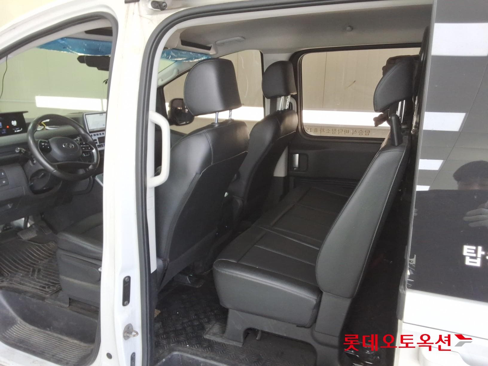 Hyundai - Staria | (D) 2.2 Cargo 5Seater Modern 36