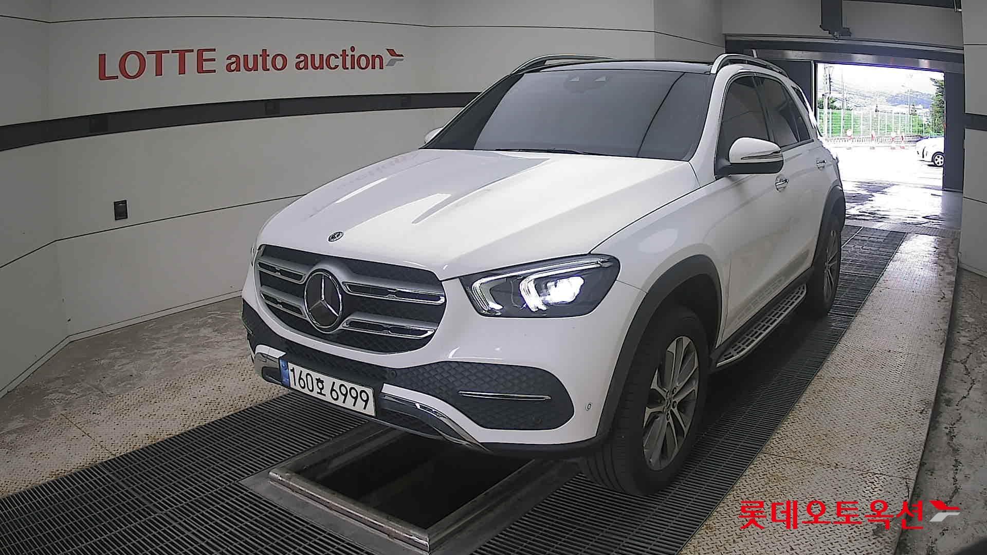 مرسيدس - GLE-Class | 300 (D) 2.0 4MATIC 2