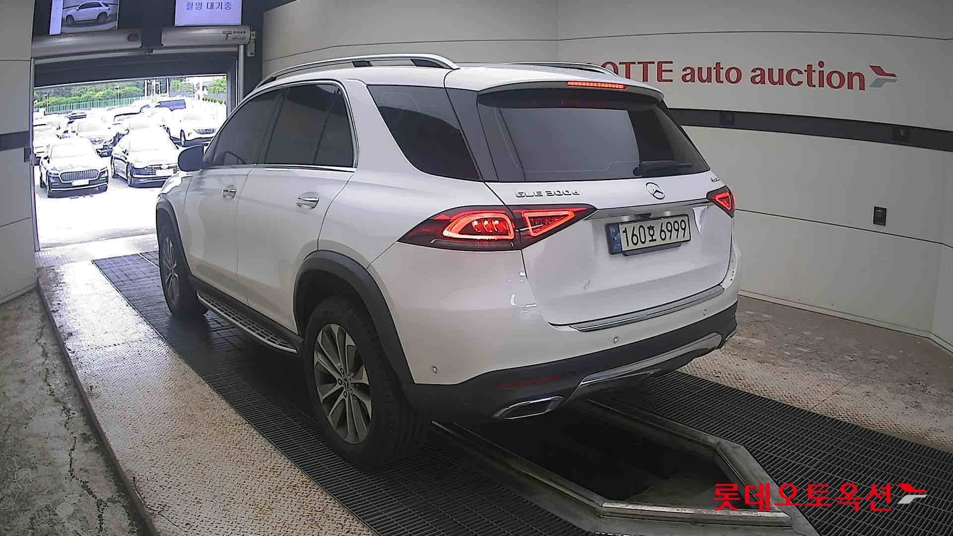 مرسيدس - GLE-Class | 300 (D) 2.0 4MATIC 10