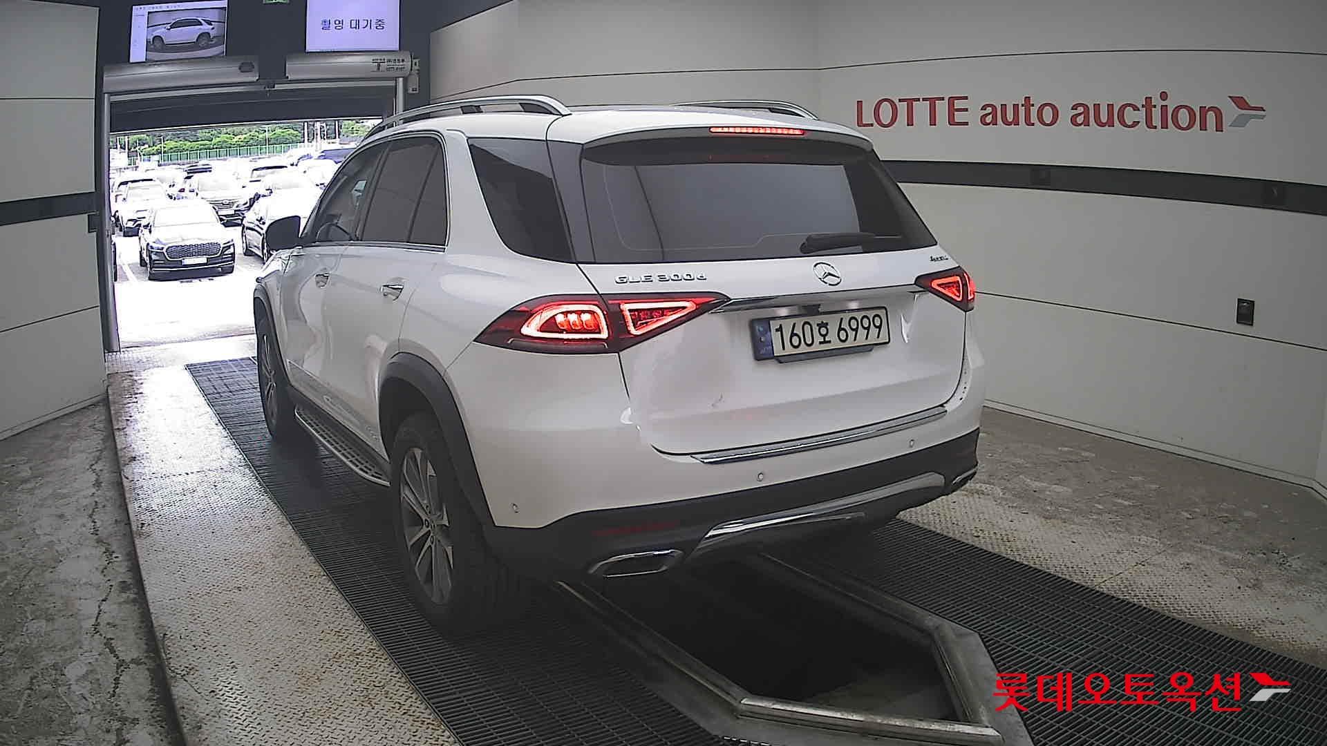 مرسيدس - GLE-Class | 300 (D) 2.0 4MATIC 9