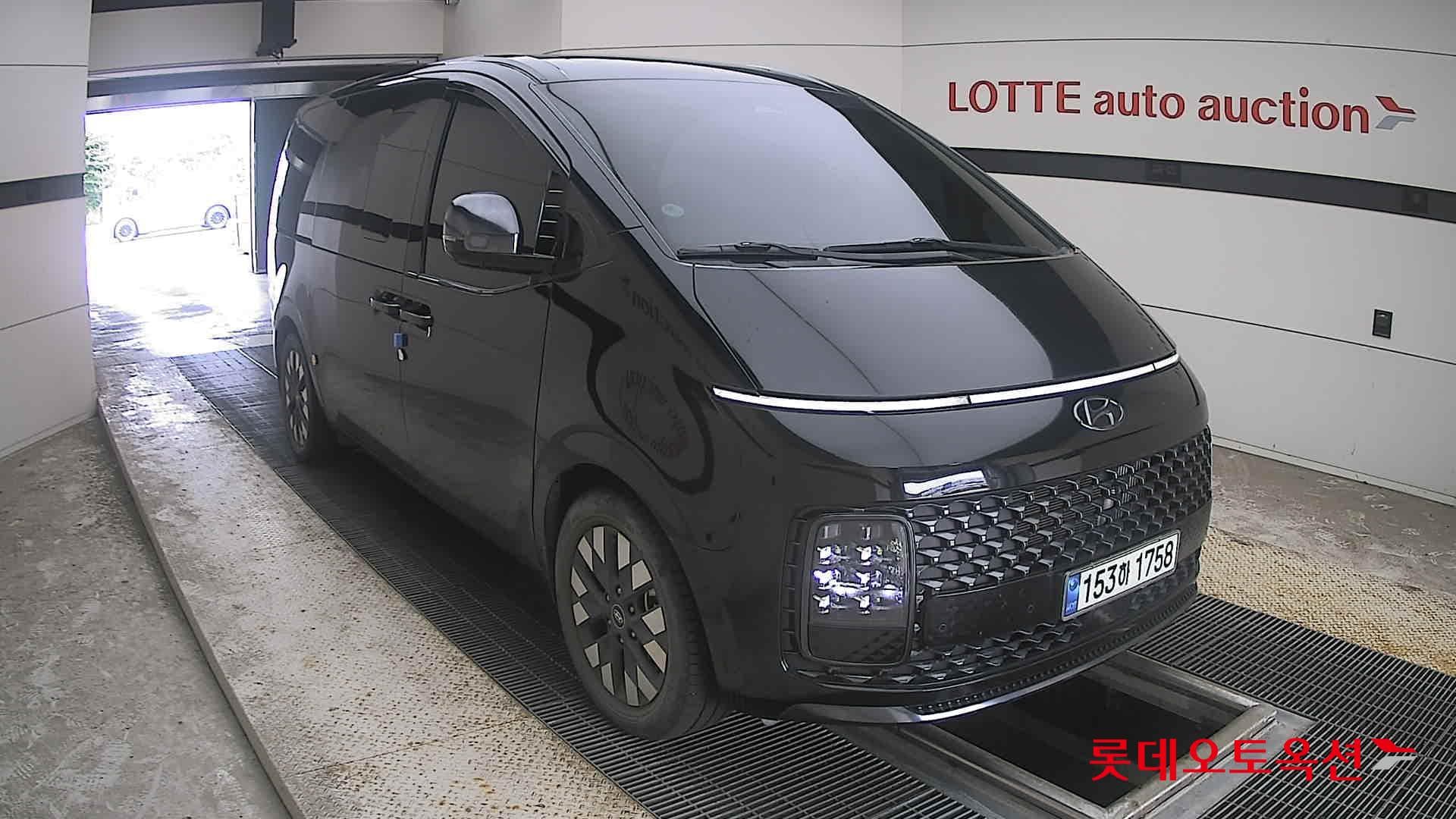 Hyundai - Staria | (D) 2.2 7Seater Inspiration 19
